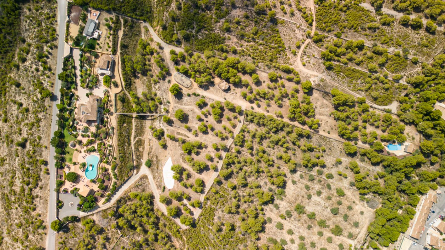 Luxury Villa with Plot 32000m2 for Sale in la Nucia