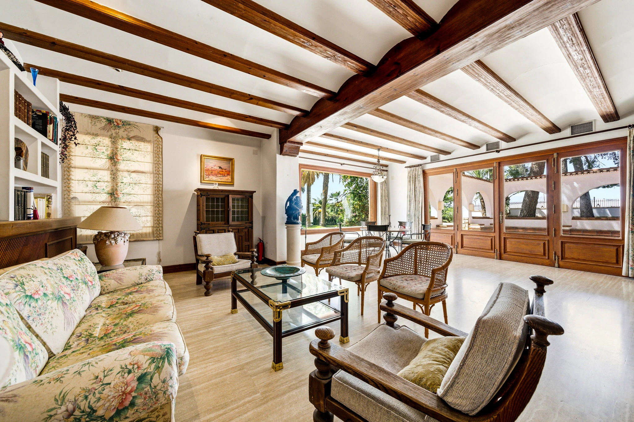 Exclusive Mediterranean Estate with Vineyards and Lakes for sale in Novelda