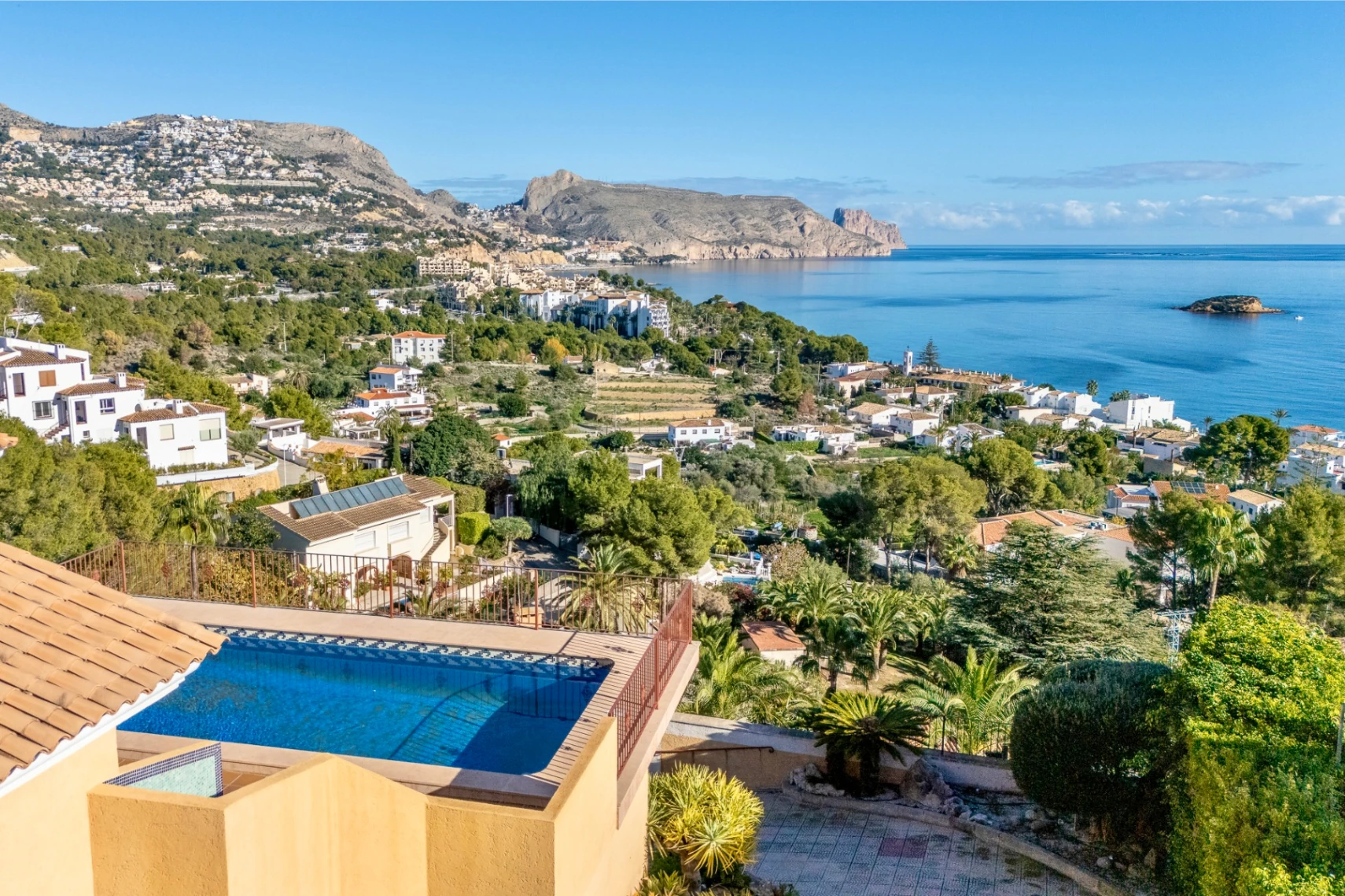 Villa mediterránea en venta en La Olla, Altea con impresionantes vistas al mar