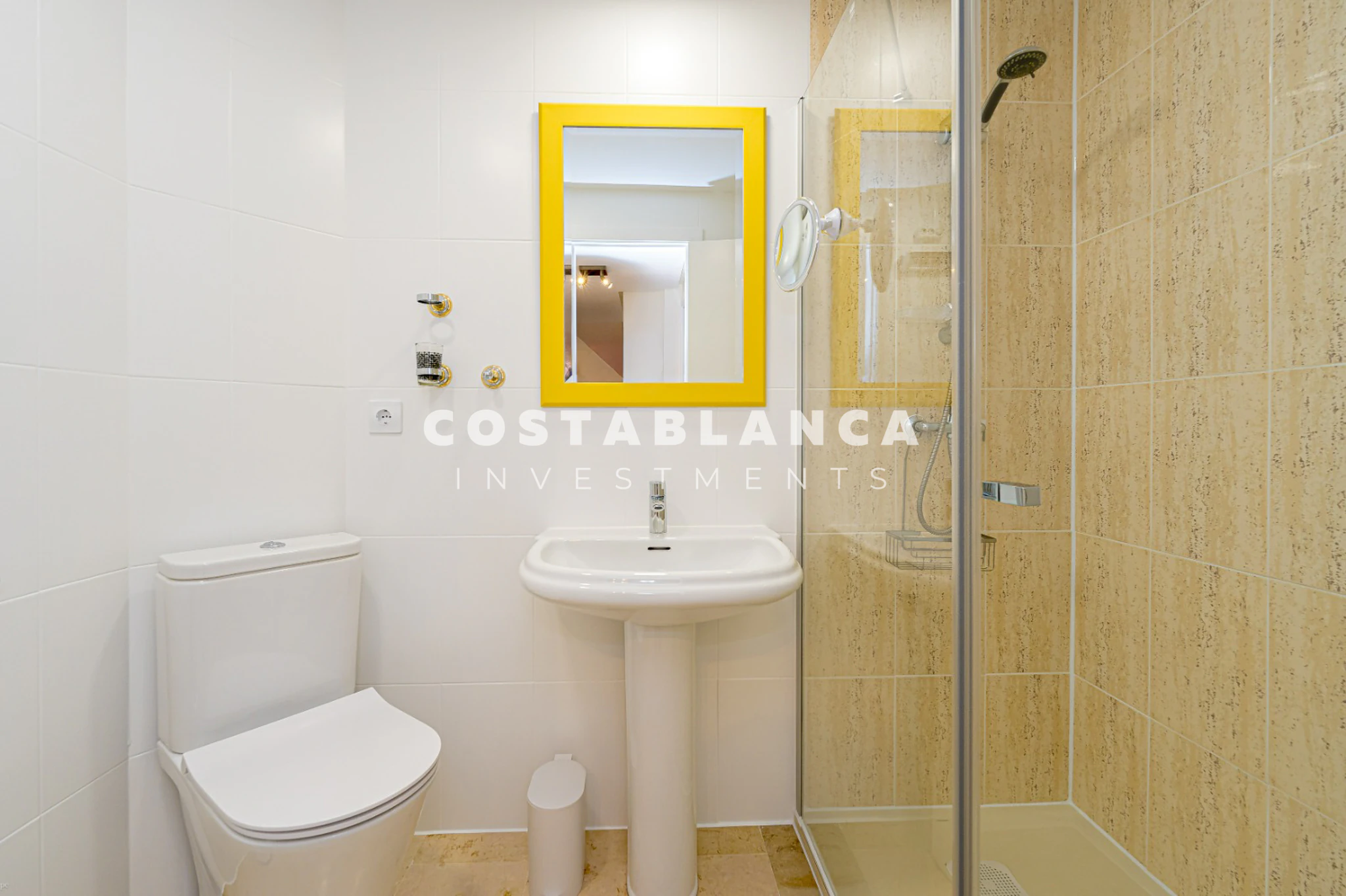 Amplio Apartamento Esquinero con Vistas al Mar y a la Montaña en Venta en Altea La Nova