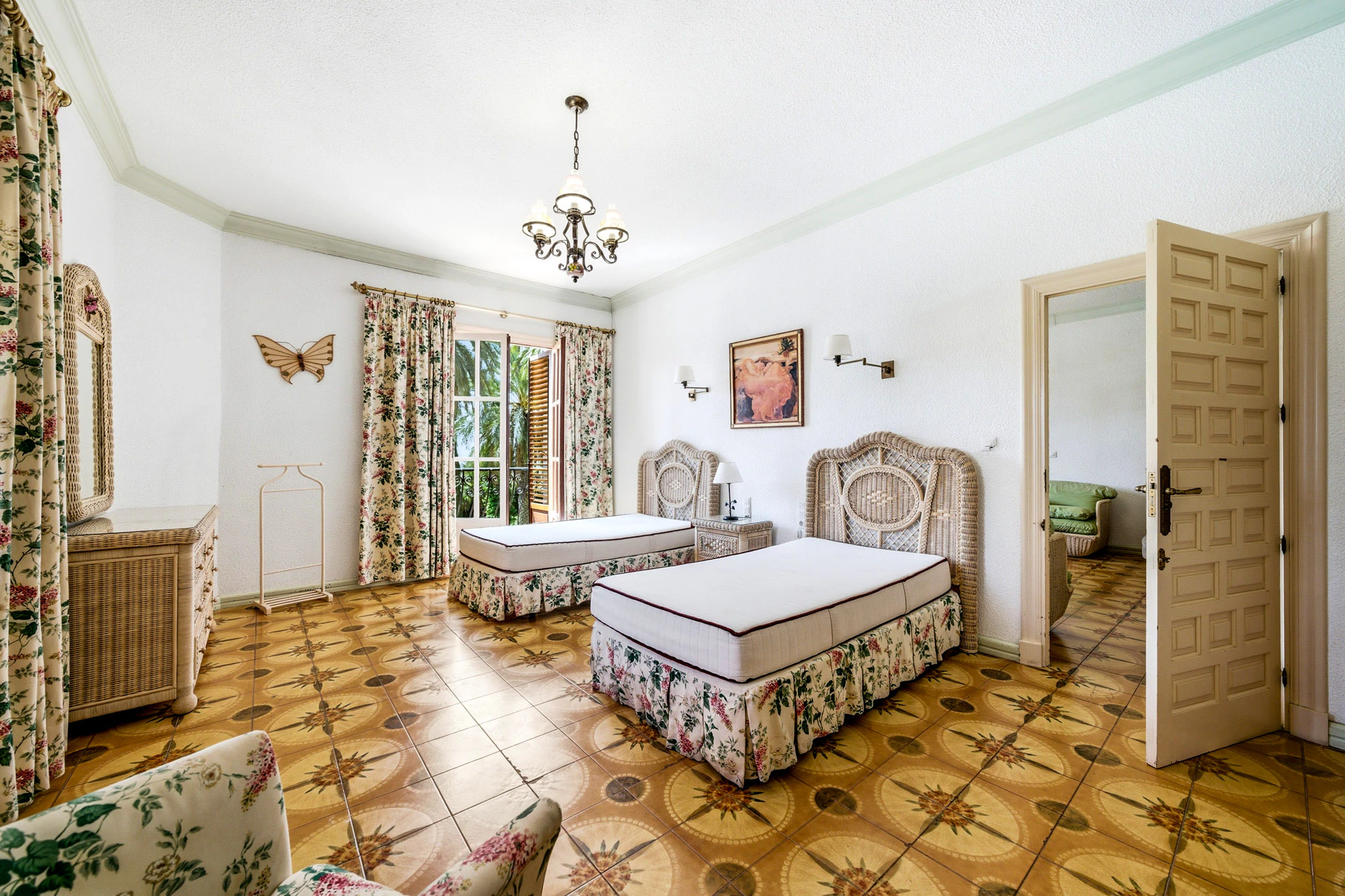 Exclusive Mediterranean Estate with Vineyards and Lakes for sale in Novelda