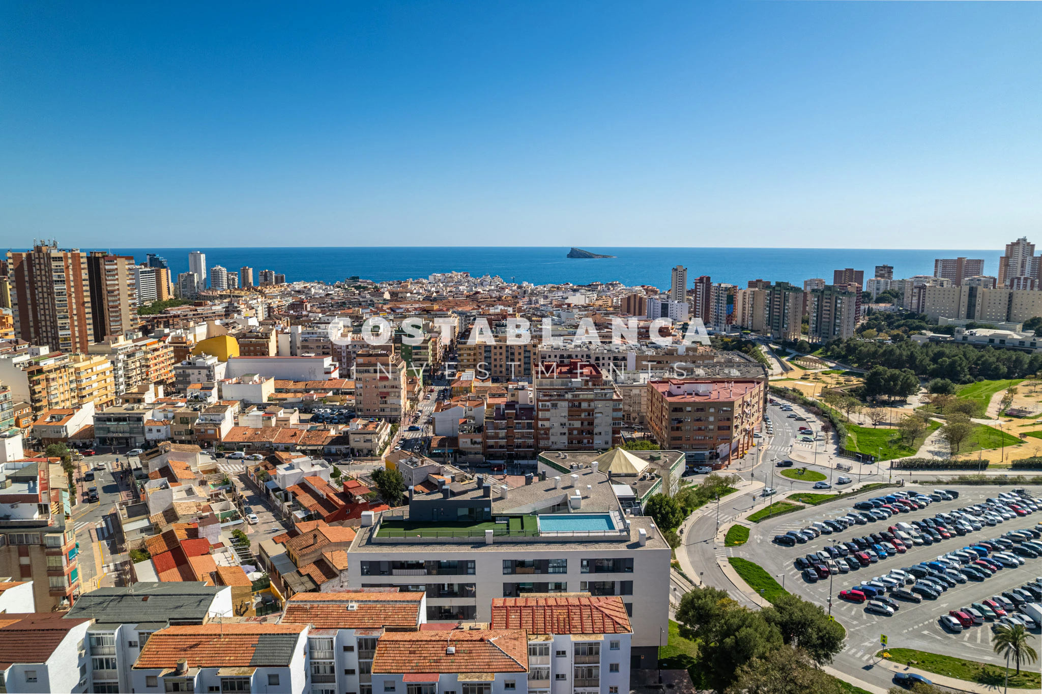 Moderne Wohnung zu verkaufen in Benidorm Poniente mit Pool und hoher Mietrendite.