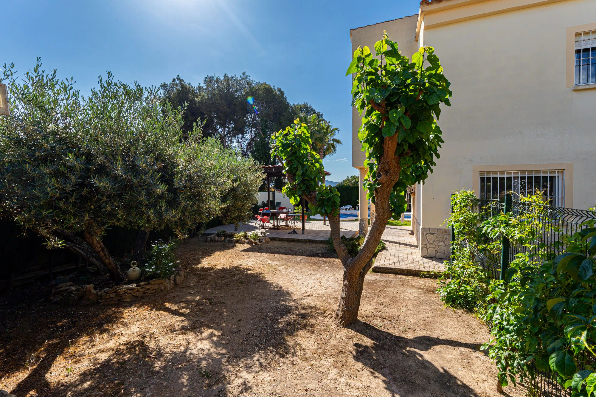 VILLA SPACIEUSE RÉNOVÉE À LA NUCIA AVEC PISCINE ET EXCELLENTS ESPACES EXTERIEURS À VENDRE À LA NUCIA