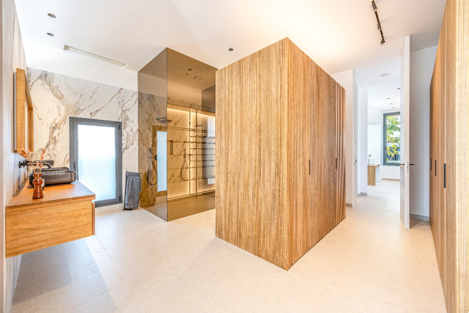 Villa moderna con vistas al mar cerca de la playa y la ciudad en venta en Albir