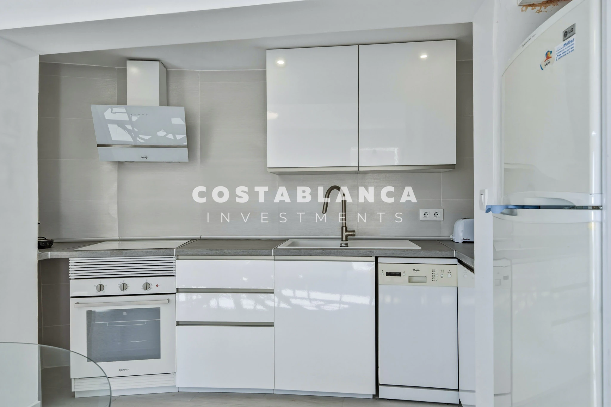 Villa Mediterránea con Vistas Icónicas al Peñón de Ifach y Piscina Privada en venta en Calpe.