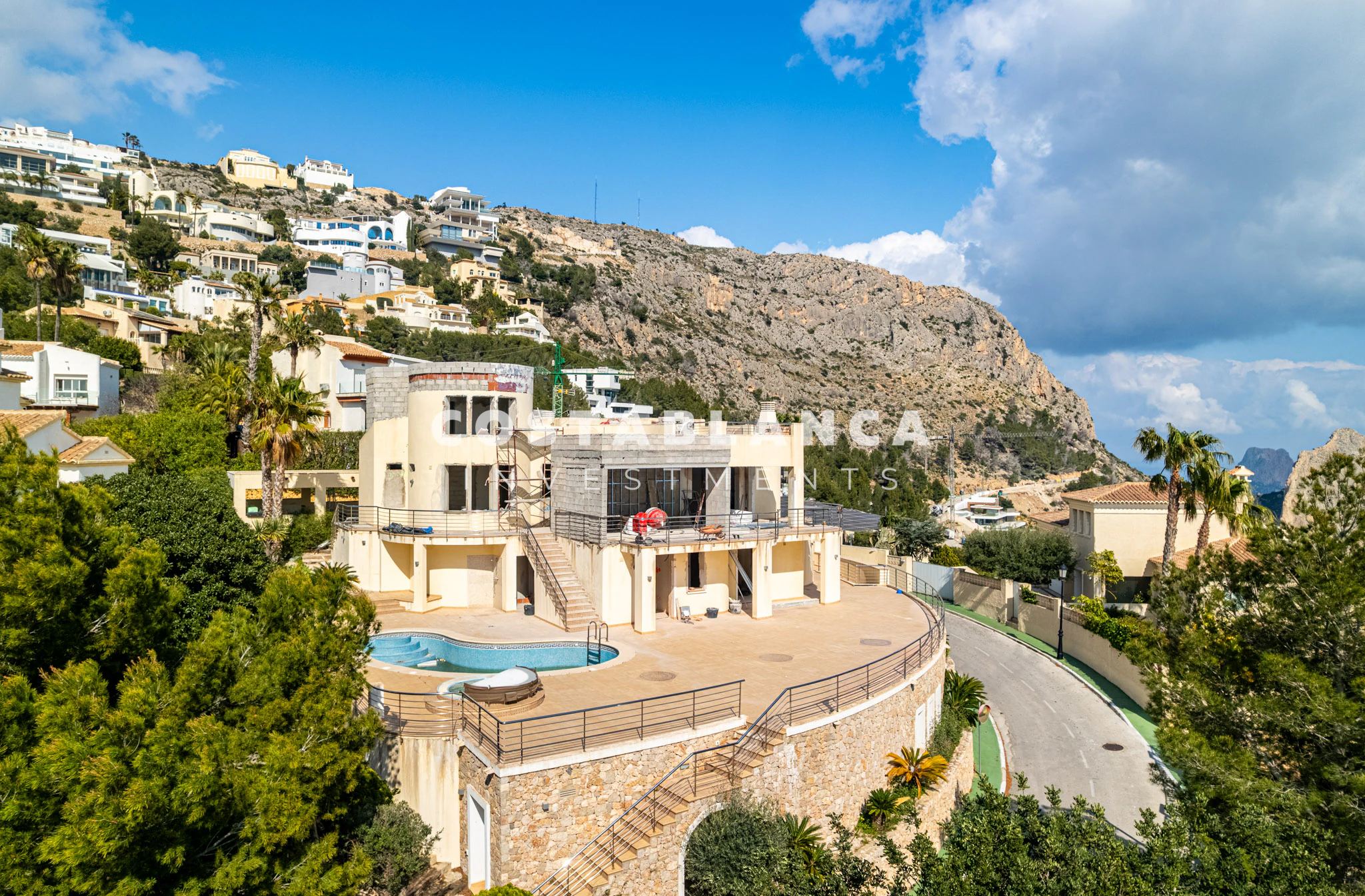 Une villa au style de vie unique avec vue sur la mer et les montagnes à Altea Hills