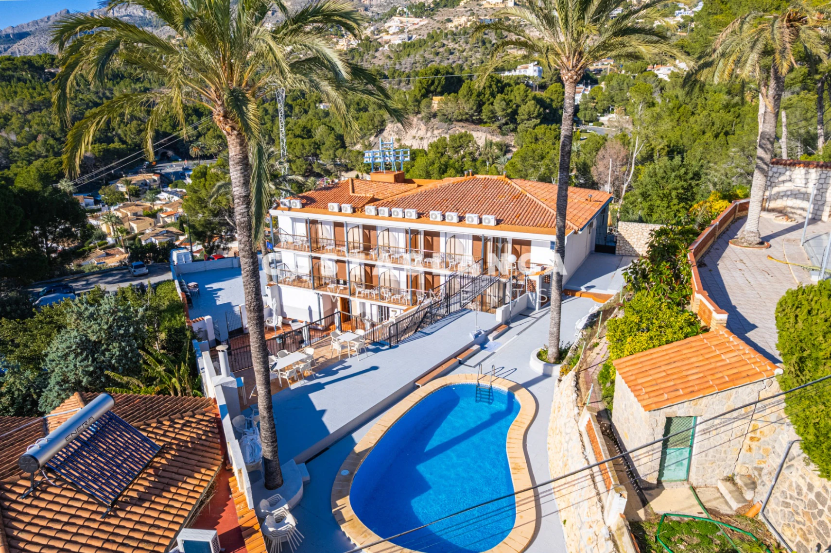 Centraal Gelegen Hotel met Uitzicht op Zee en Kans op Appartementomzetting te koop in Altea