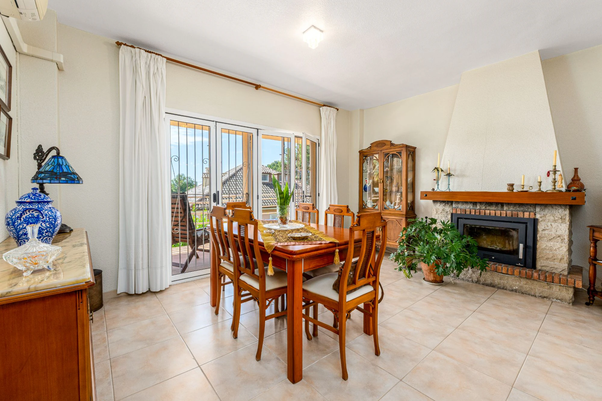 VILLA SPACIEUSE RÉNOVÉE À LA NUCIA AVEC PISCINE ET EXCELLENTS ESPACES EXTERIEURS À VENDRE À LA NUCIA