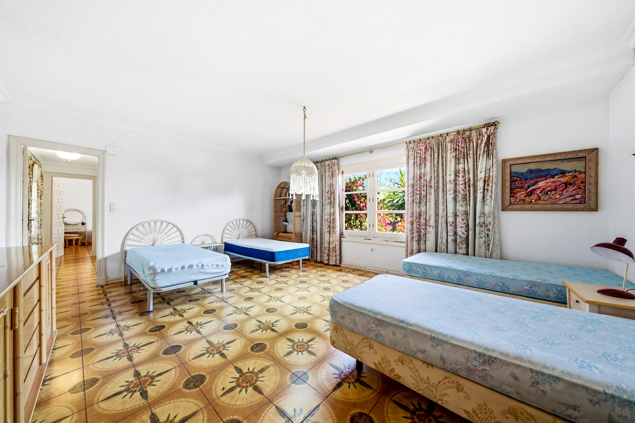 Exclusive Mediterranean Estate with Vineyards and Lakes for sale in Novelda