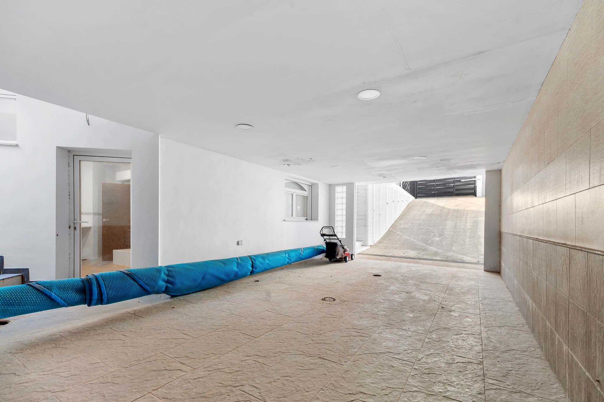 Moderne Villa zum Verkauf in Alfaz del Pi mit Sauna und Kino