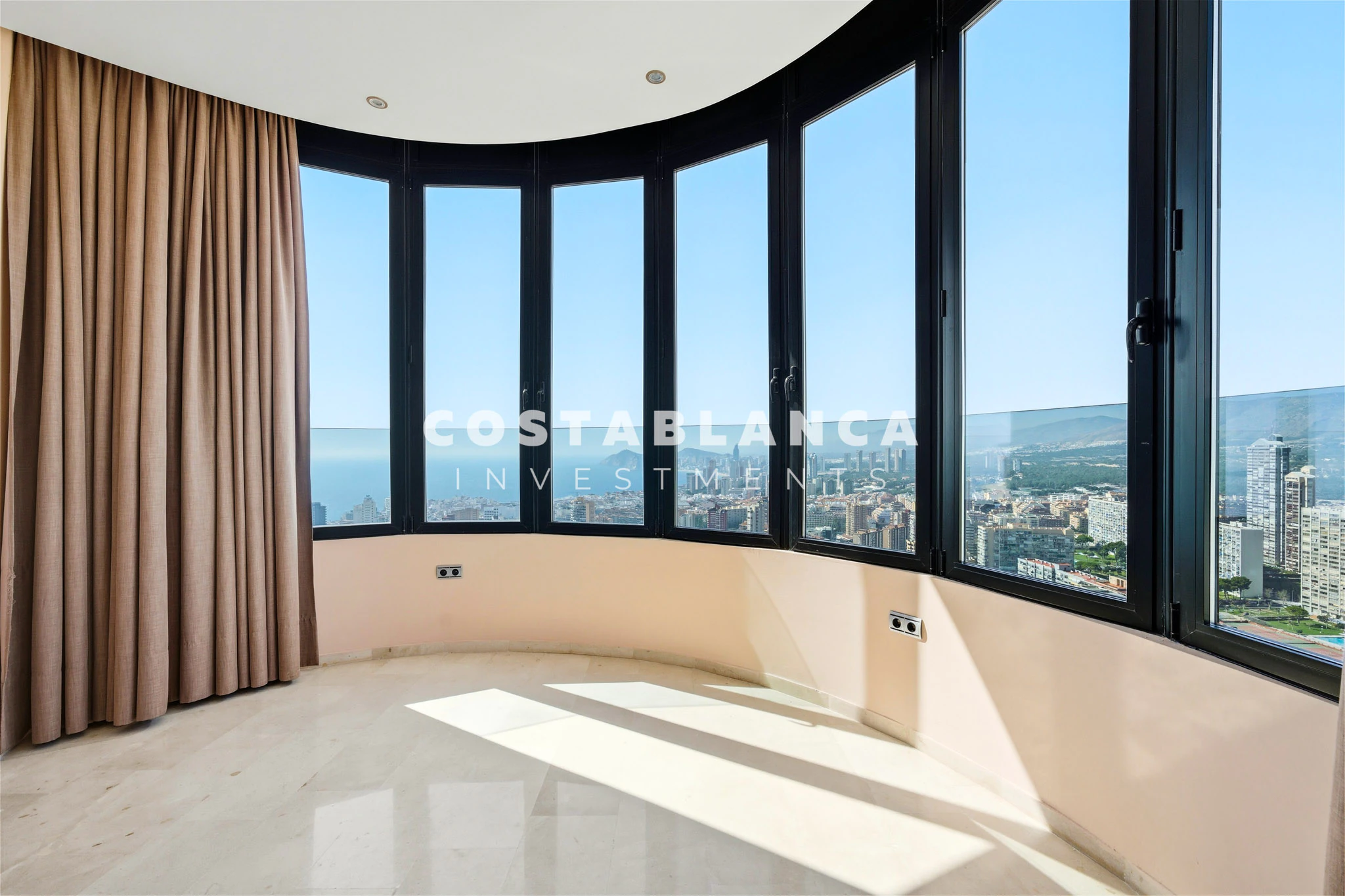 Apartment for Sale Entire 38th Floor of the Iconic Negurigane Building for sale in Benidorm