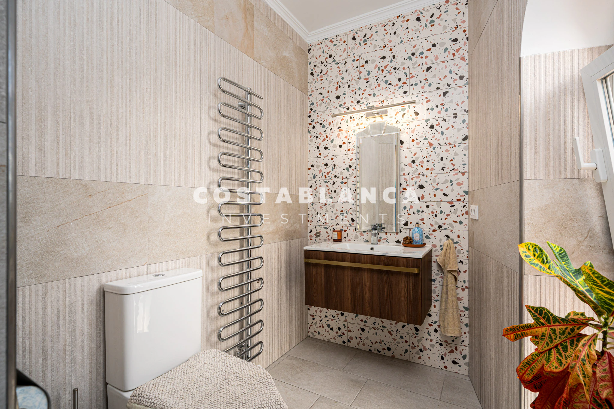 Fully Modernized Luxury Villa with Guest Apartment and Solar Energy for sale in Denia