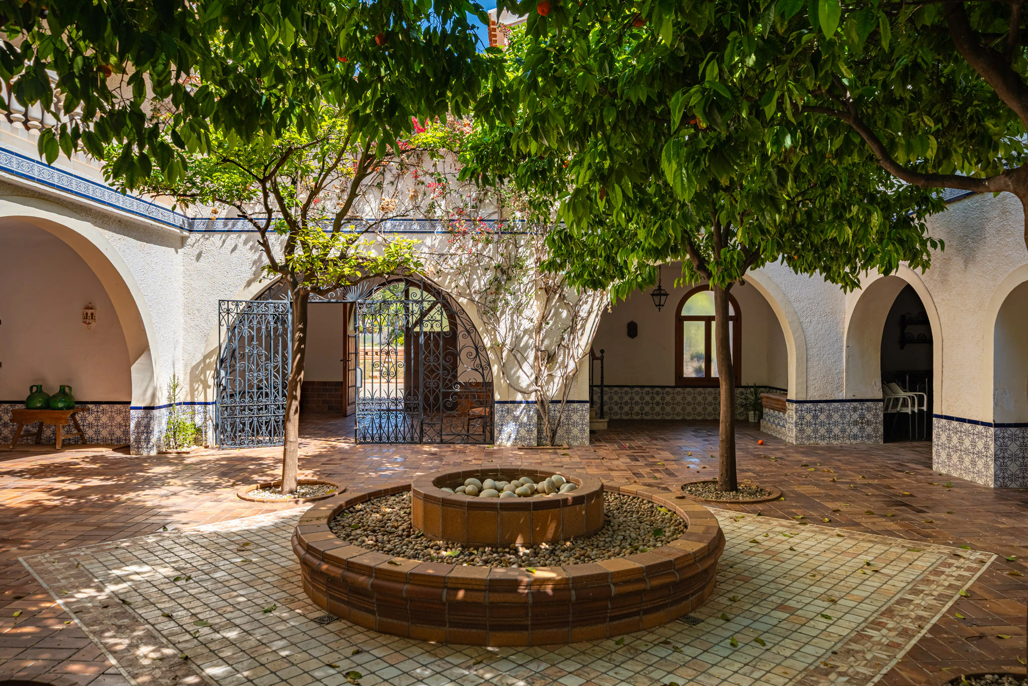 Exclusive Mediterranean Estate with Vineyards and Lakes for sale in Novelda