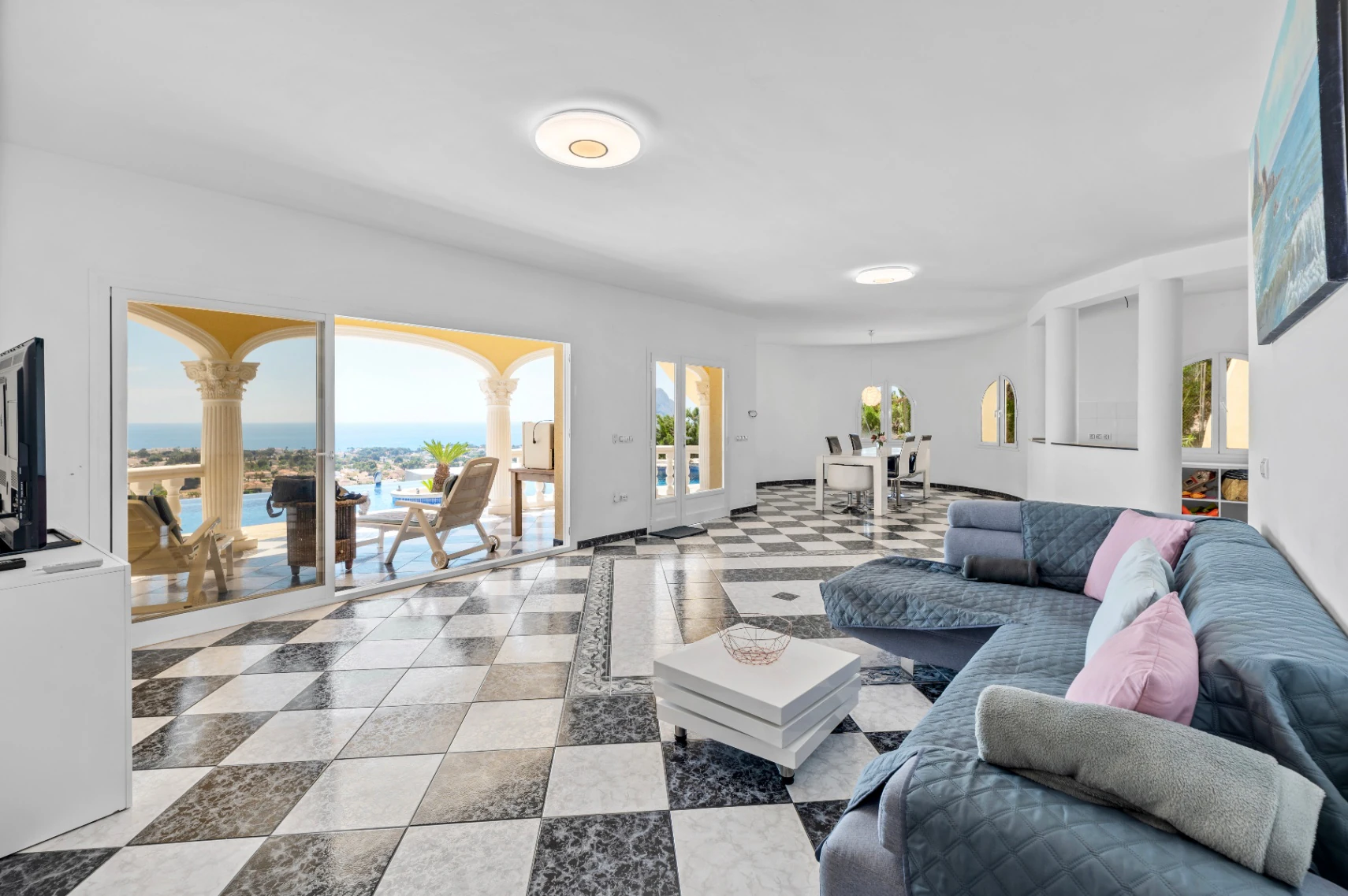 STUNNING MEDITERRANEAN VILLA FOR SALE IN CALPE WITH PANORAMIC SEA AND MOUNTAIN VIEWS