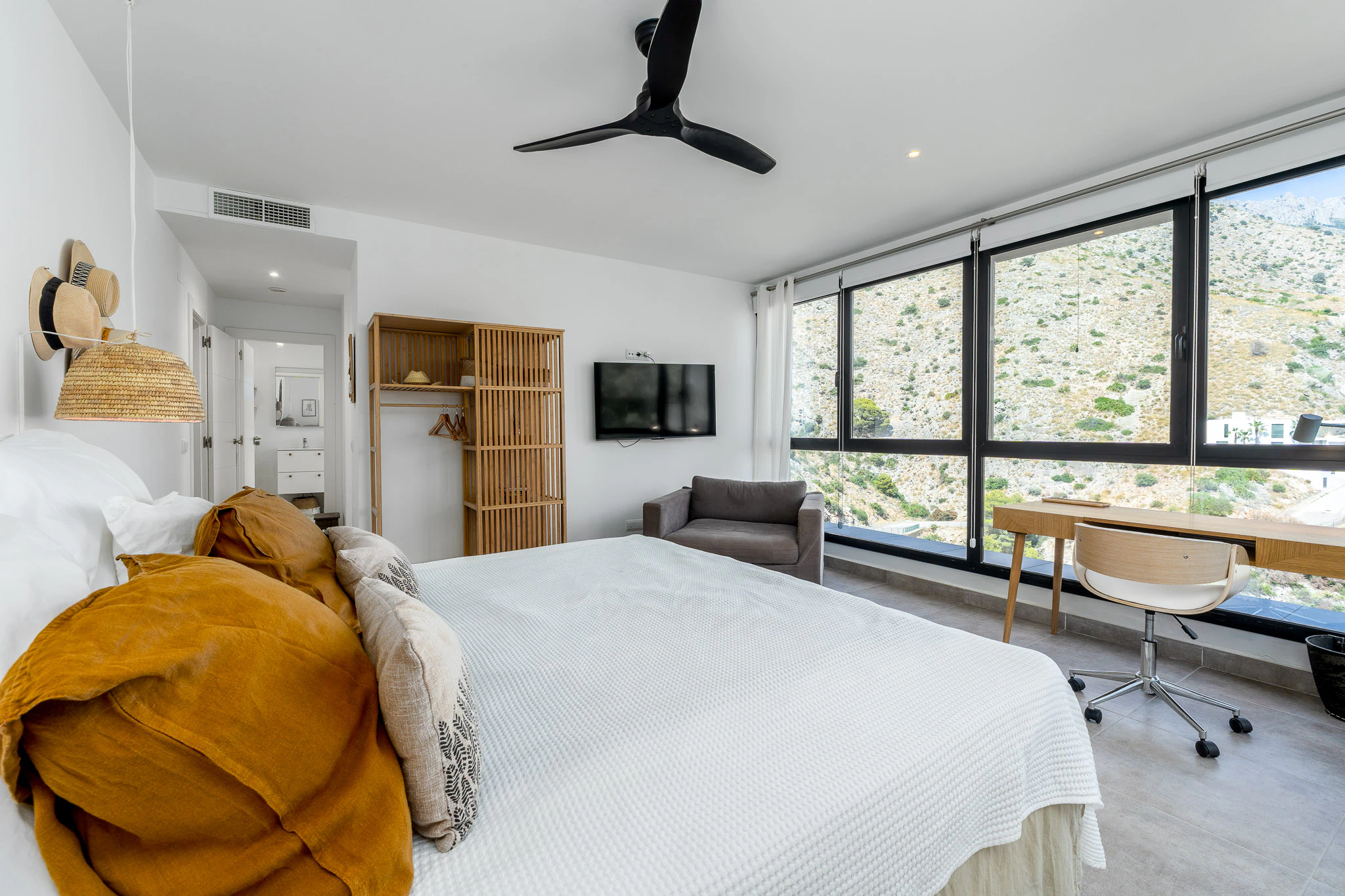 Luxury Villa in Altea with open views and High-End Finishes