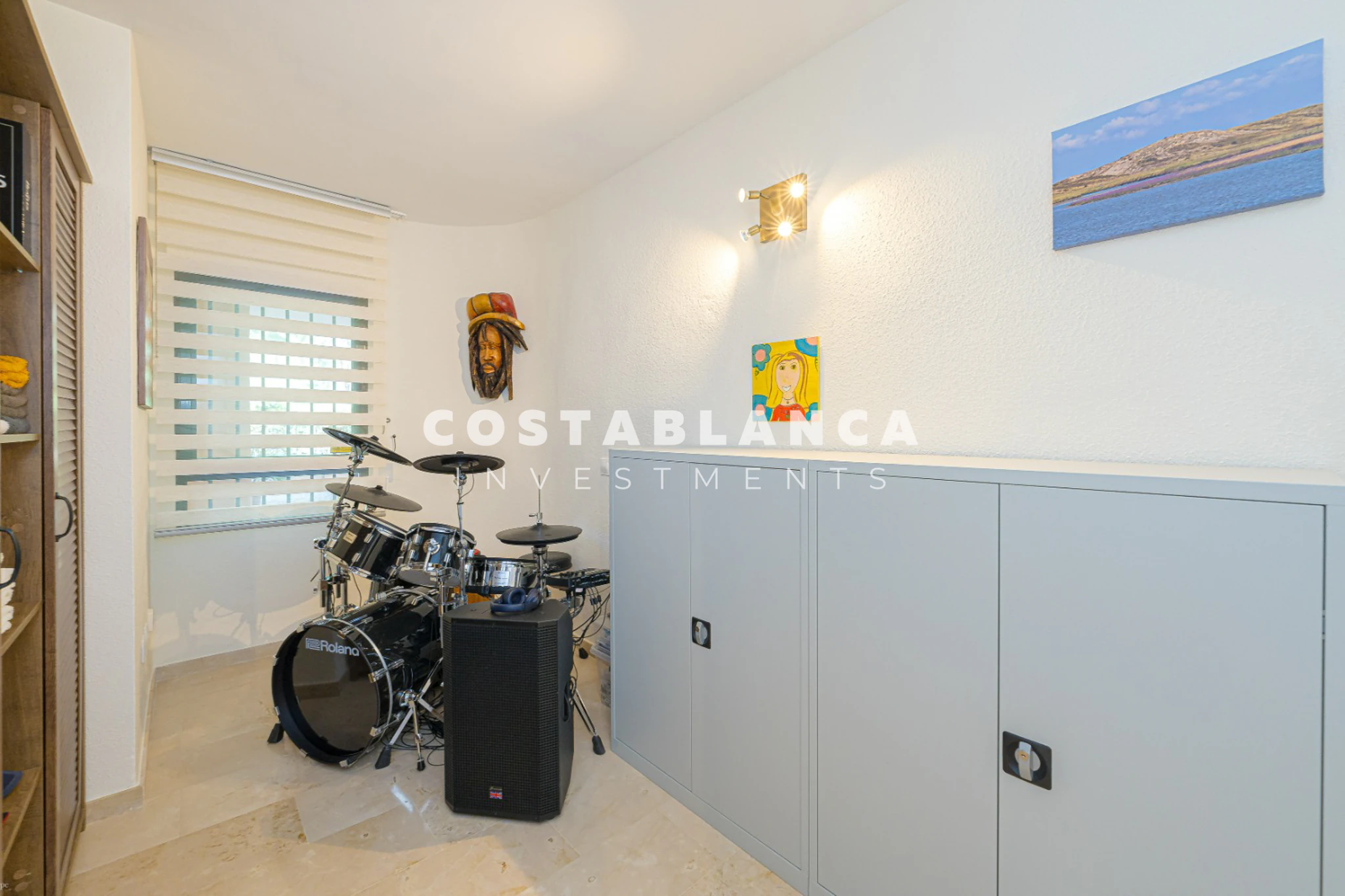 Amplio Apartamento Esquinero con Vistas al Mar y a la Montaña en Venta en Altea La Nova