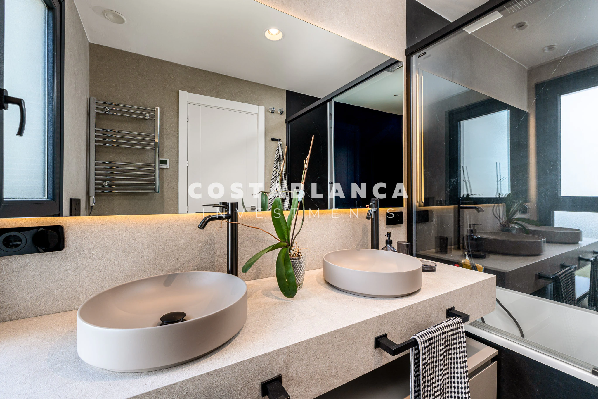 Moderne Luxuswohnung mit Meerblick zum Verkauf in Sunset Drive, Benidorm