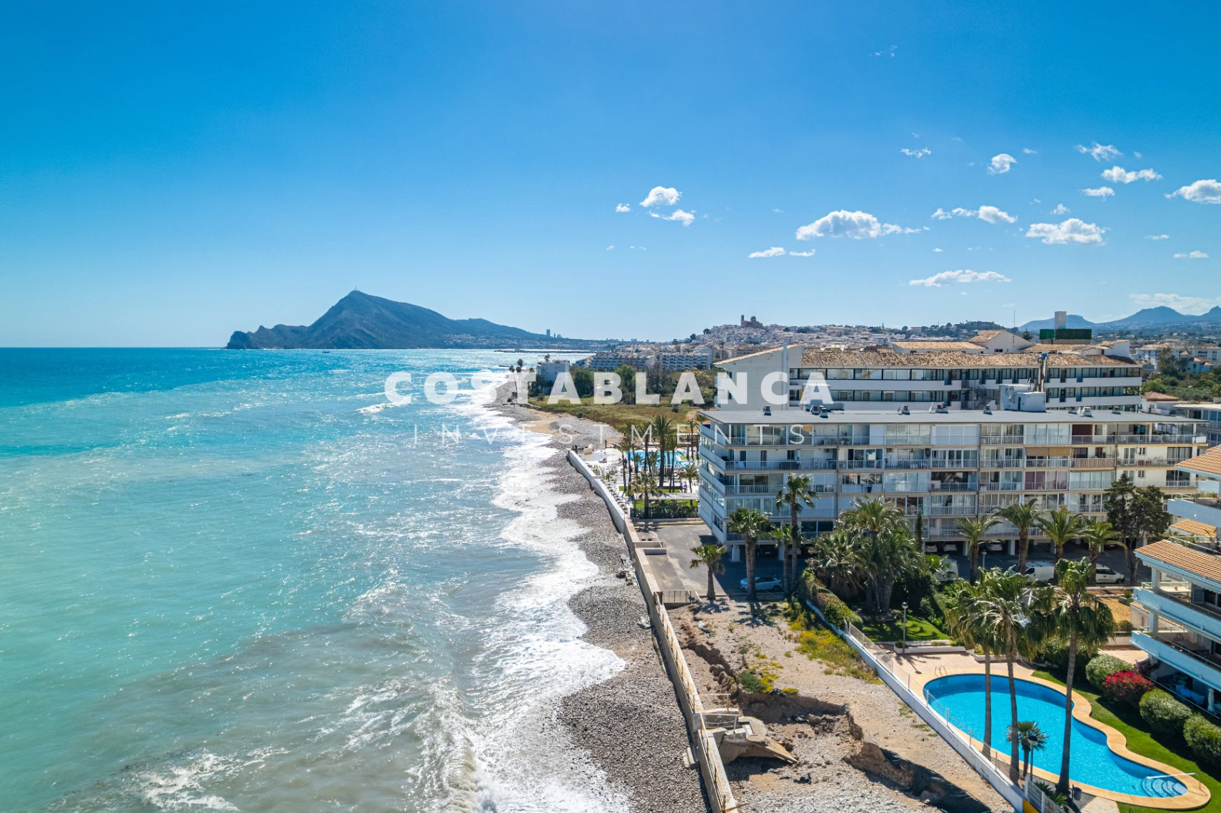 Estudio renovado con vistas al mar y acceso directo a la playa en Altea