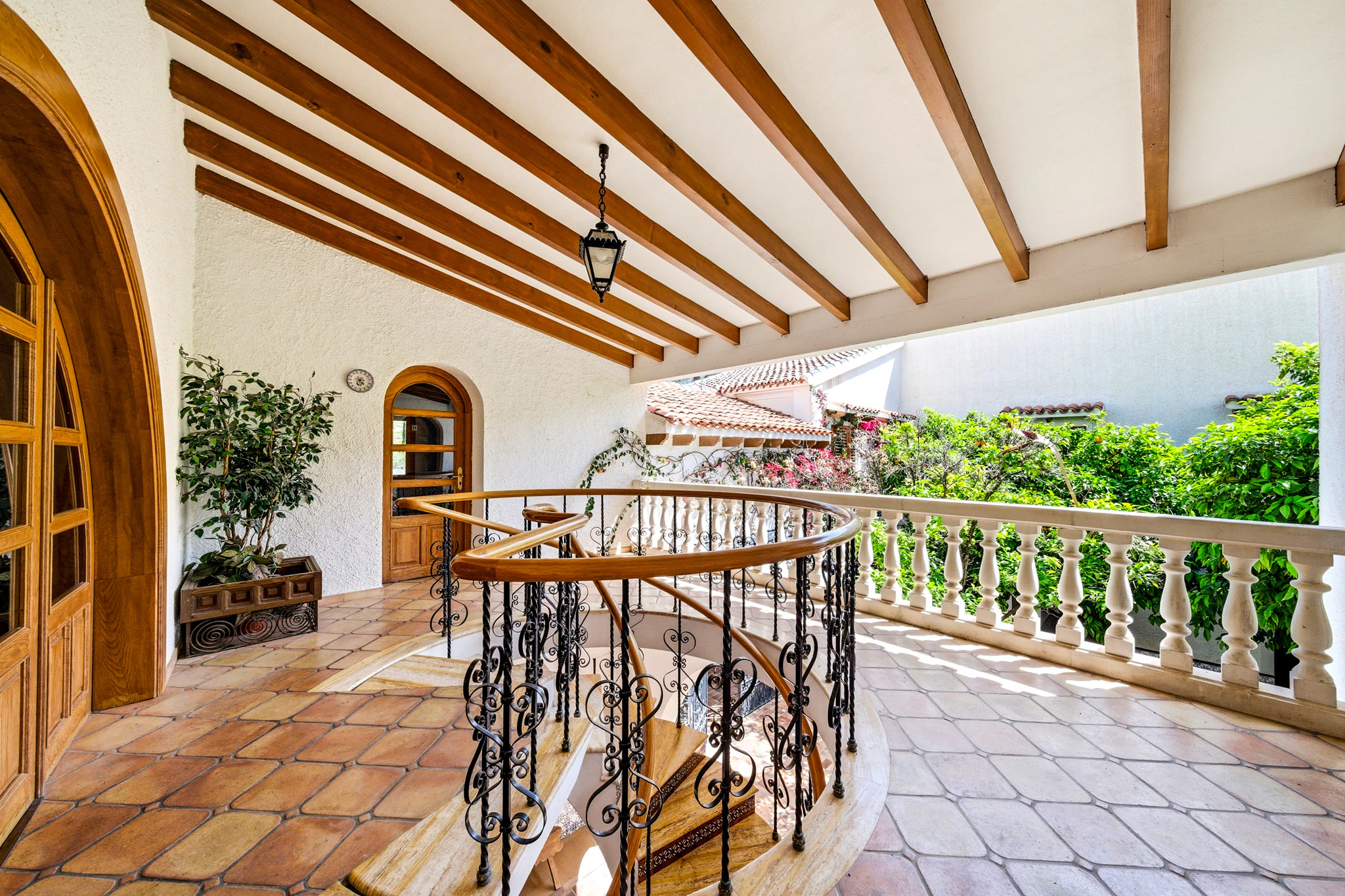 Exclusive Mediterranean Estate with Vineyards and Lakes for sale in Novelda