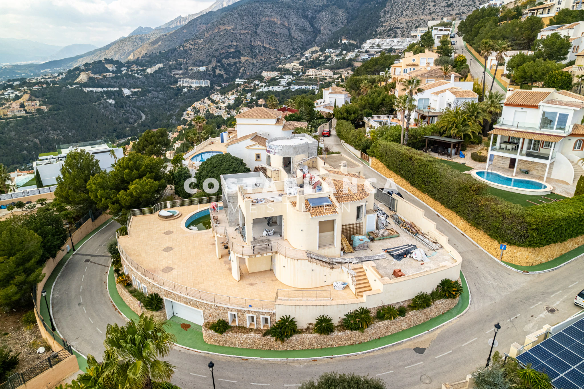 Une villa au style de vie unique avec vue sur la mer et les montagnes à Altea Hills