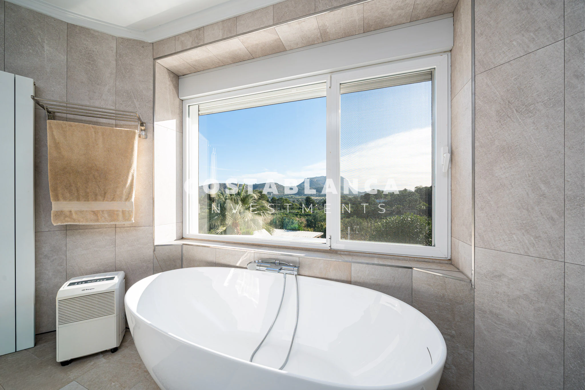 Fully Modernized Luxury Villa with Guest Apartment and Solar Energy for sale in Denia