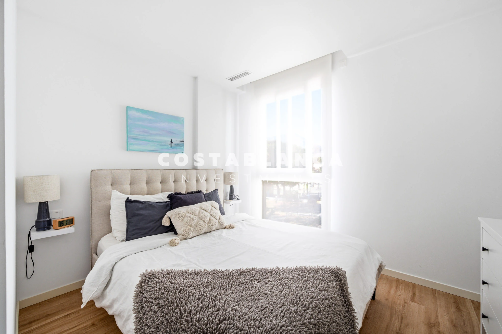 Moderne Wohnung zu verkaufen in Benidorm Poniente mit Pool und hoher Mietrendite.