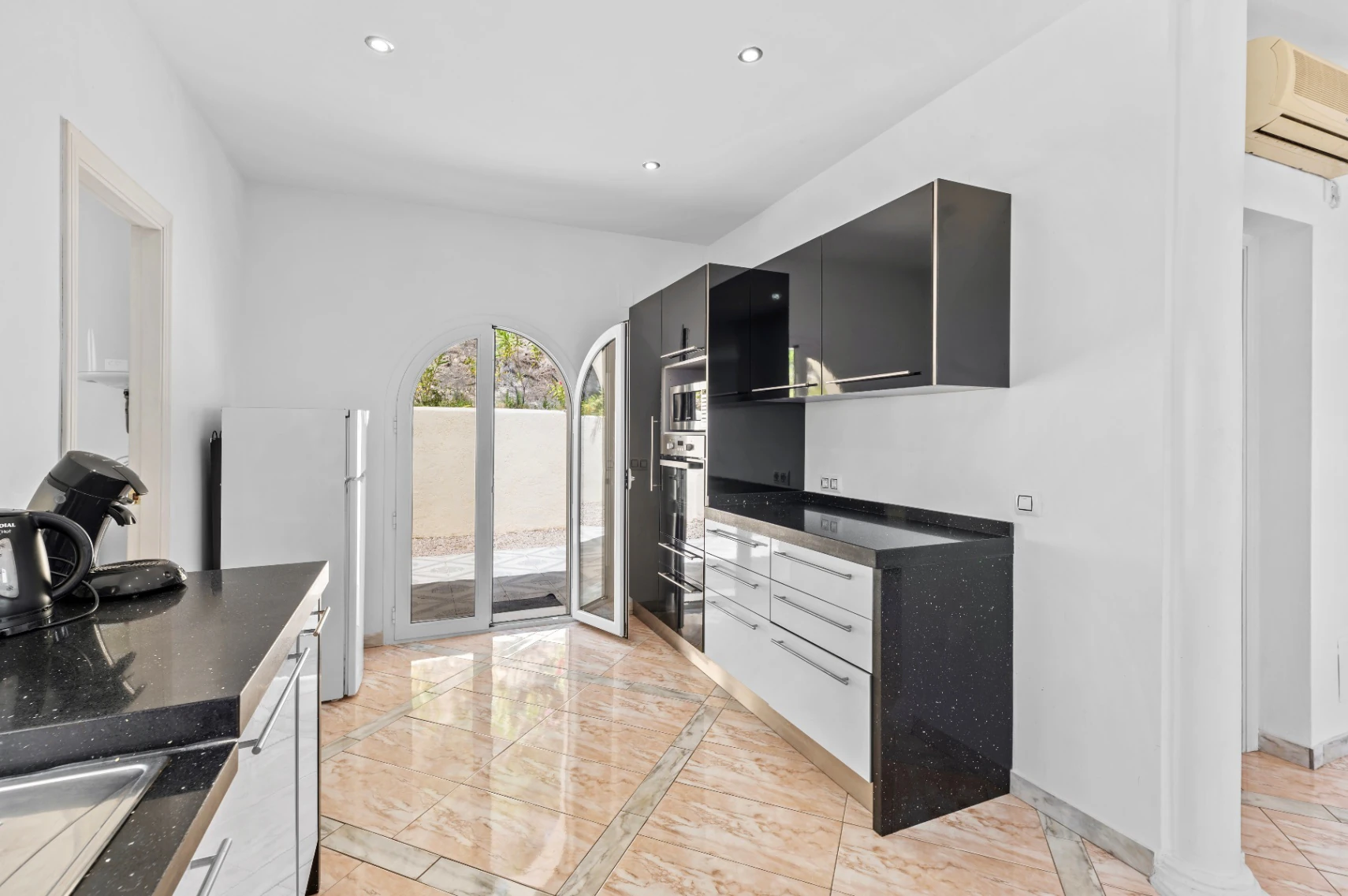 STUNNING MEDITERRANEAN VILLA FOR SALE IN CALPE WITH PANORAMIC SEA AND MOUNTAIN VIEWS