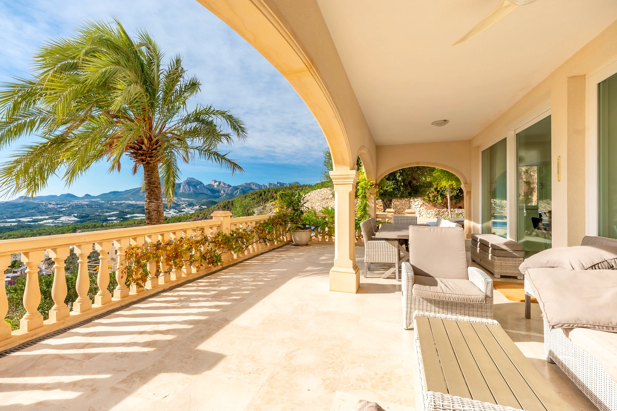 Luxe villa met 7 slaapkamers te koop in Altea met panoramisch uitzicht