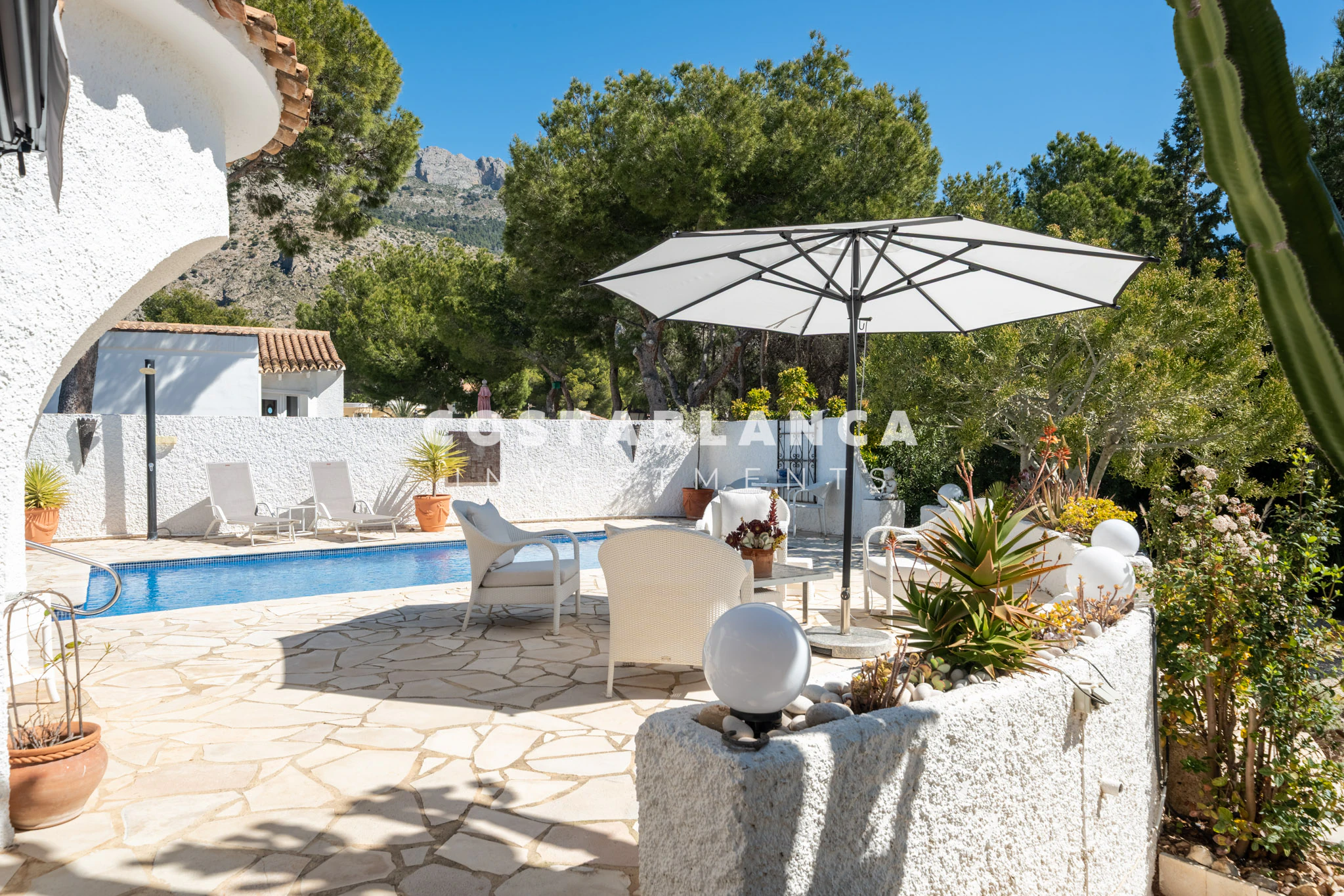 Peaceful Mediterranean Villa with Flat Plot and Open Views for sale in Altea