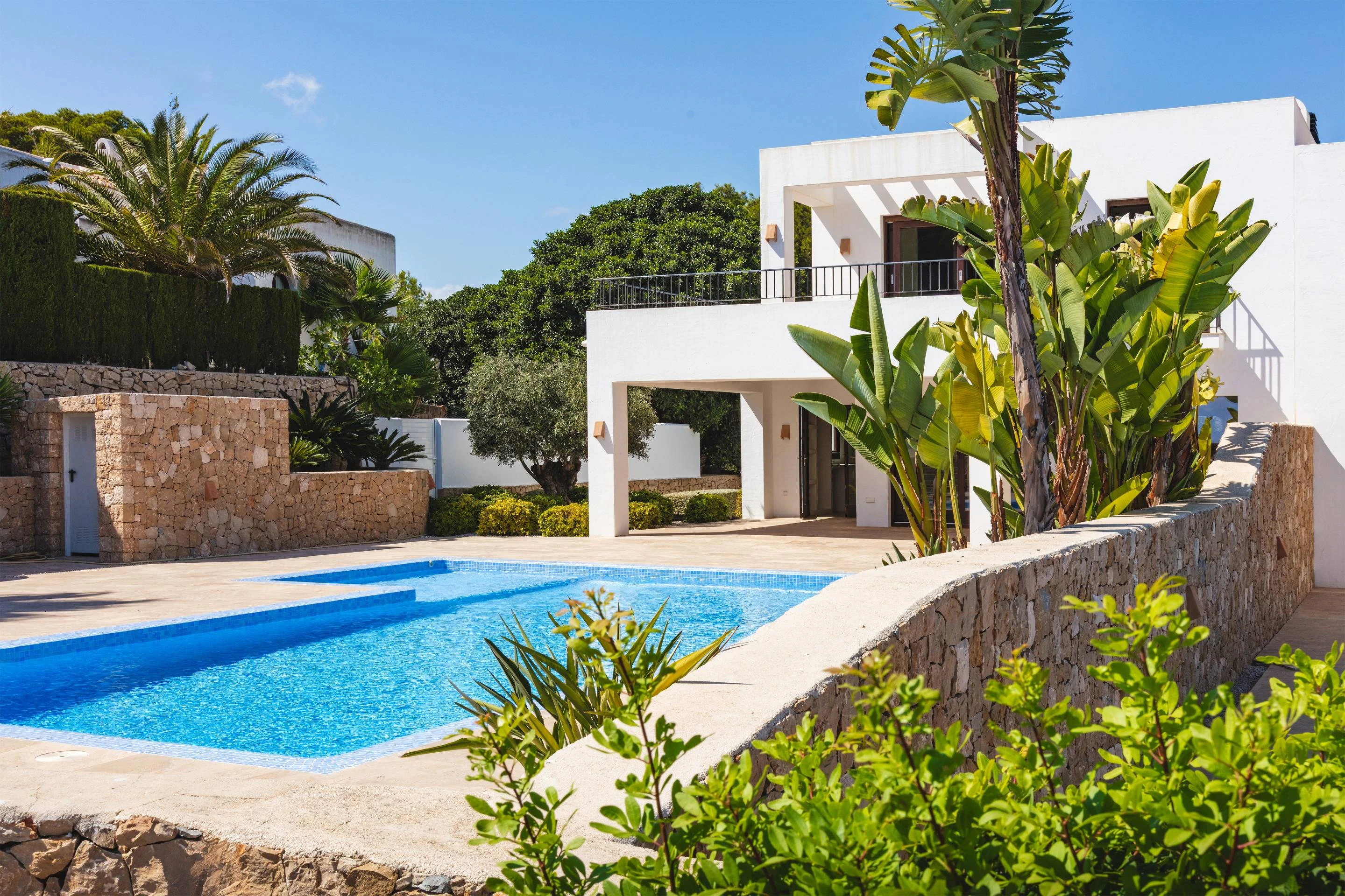 Villa Andrago Residencia Contemporánea Mediterránea en Primera Línea a la Venta en Moraira