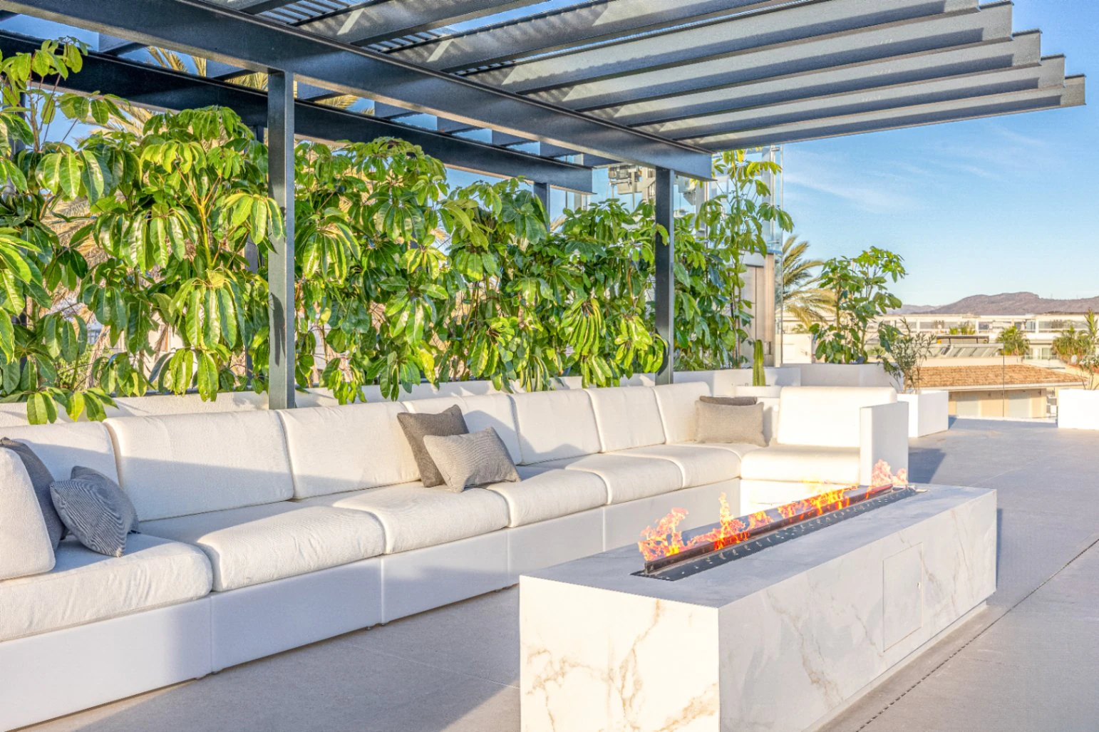Villa moderna con vistas al mar cerca de la playa y la ciudad en venta en Albir