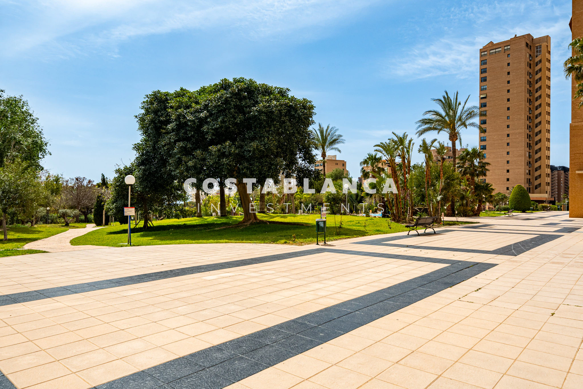 Espectacular apartamento en la vigésima planta en Poniente con vistas panorámicas al mar en venta en Benidorm.