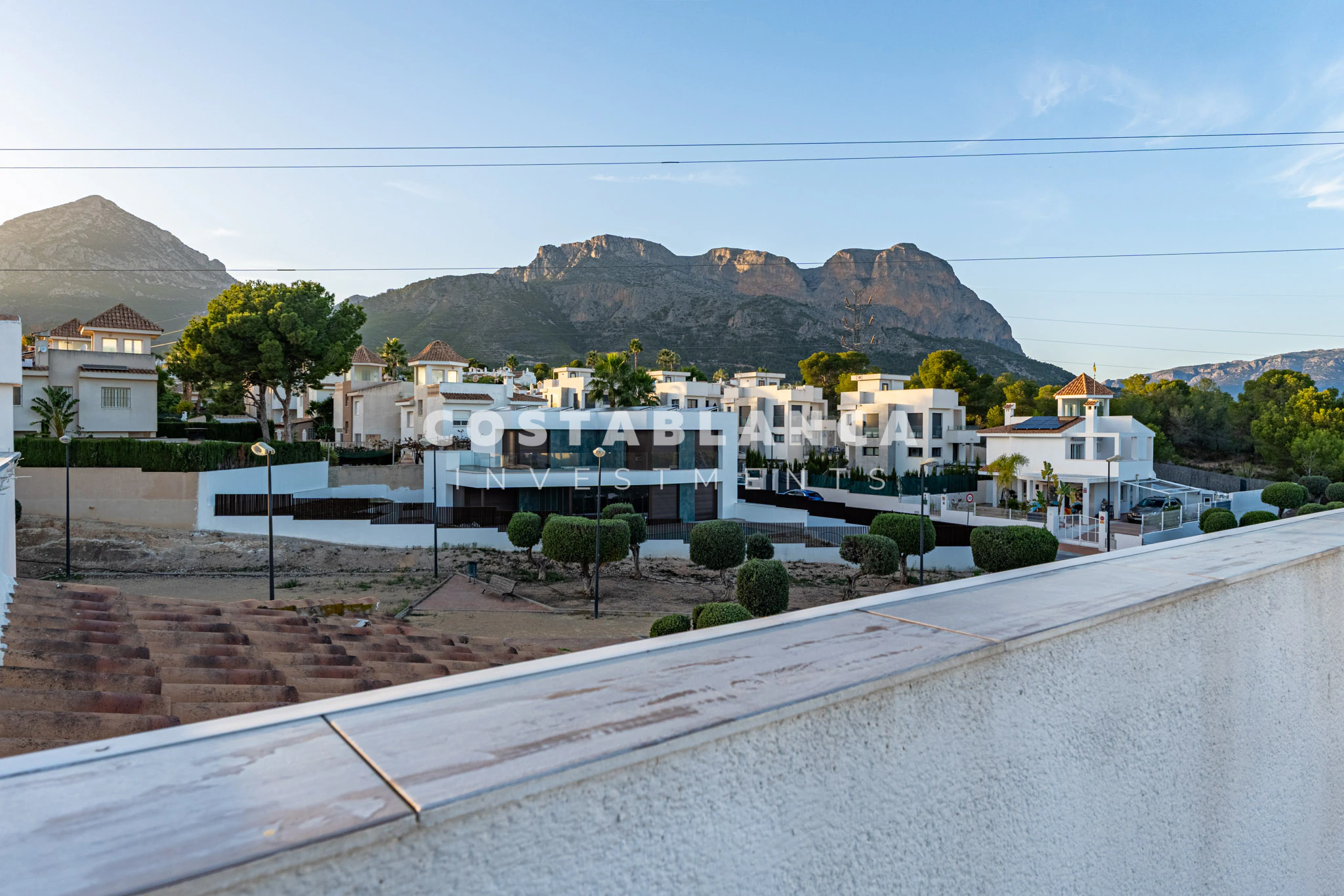 Corner Villa with Sea and Mountain Views for sale in La Nucia