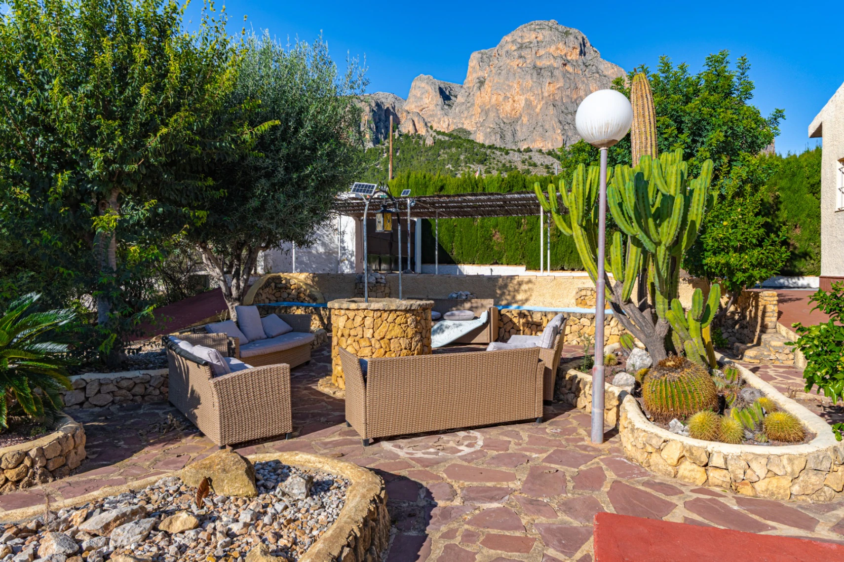 Spacious Villa With Sports Areas, Guest Apartment for sale in Polop