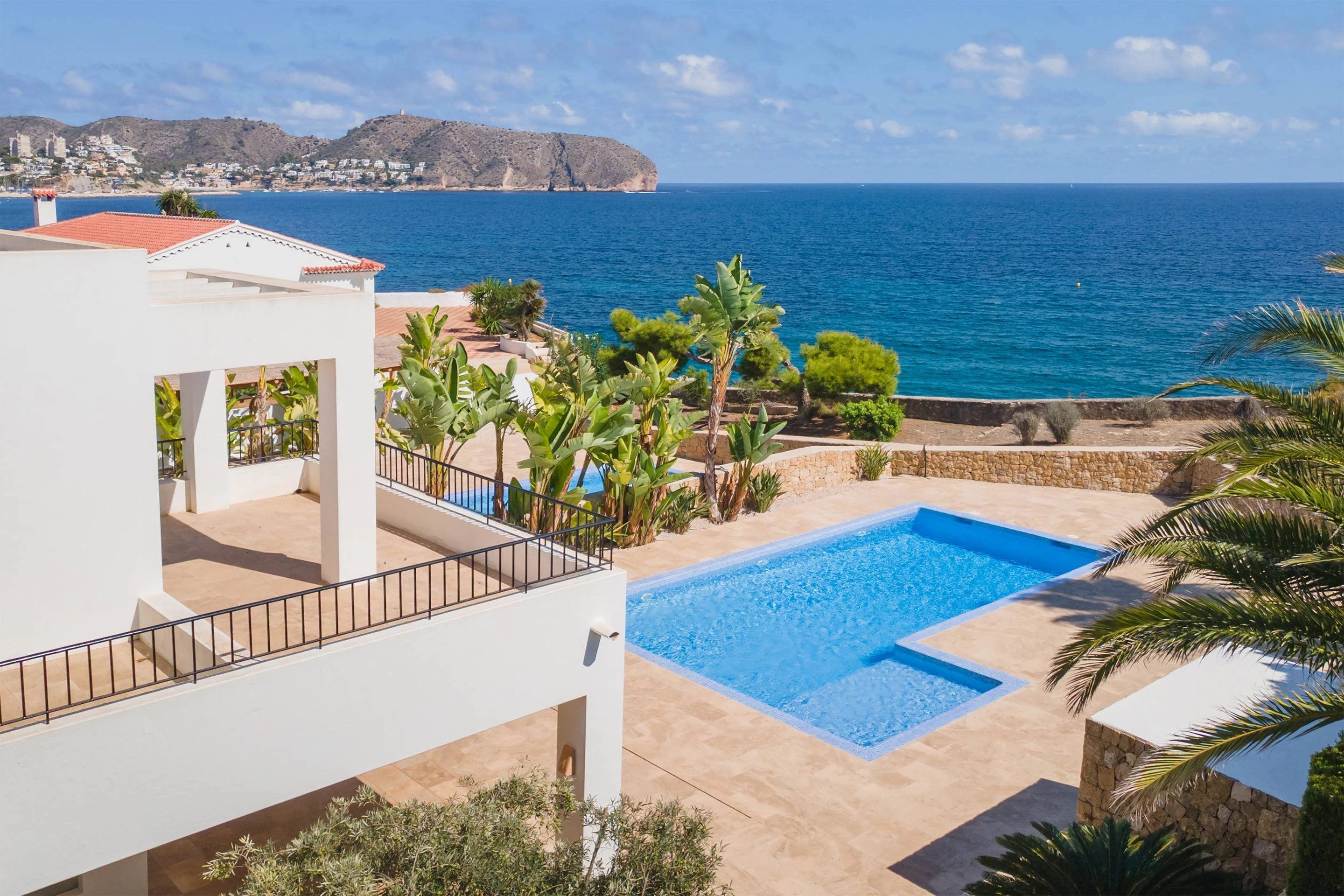 Villa Andrago Residencia Contemporánea Mediterránea en Primera Línea a la Venta en Moraira