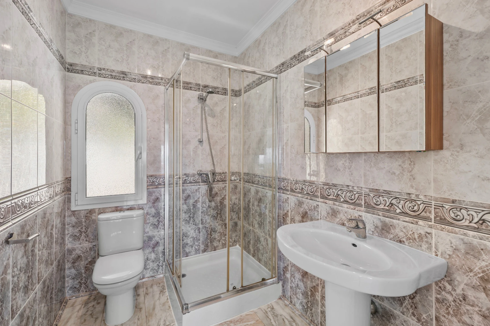 STUNNING MEDITERRANEAN VILLA FOR SALE IN CALPE WITH PANORAMIC SEA AND MOUNTAIN VIEWS