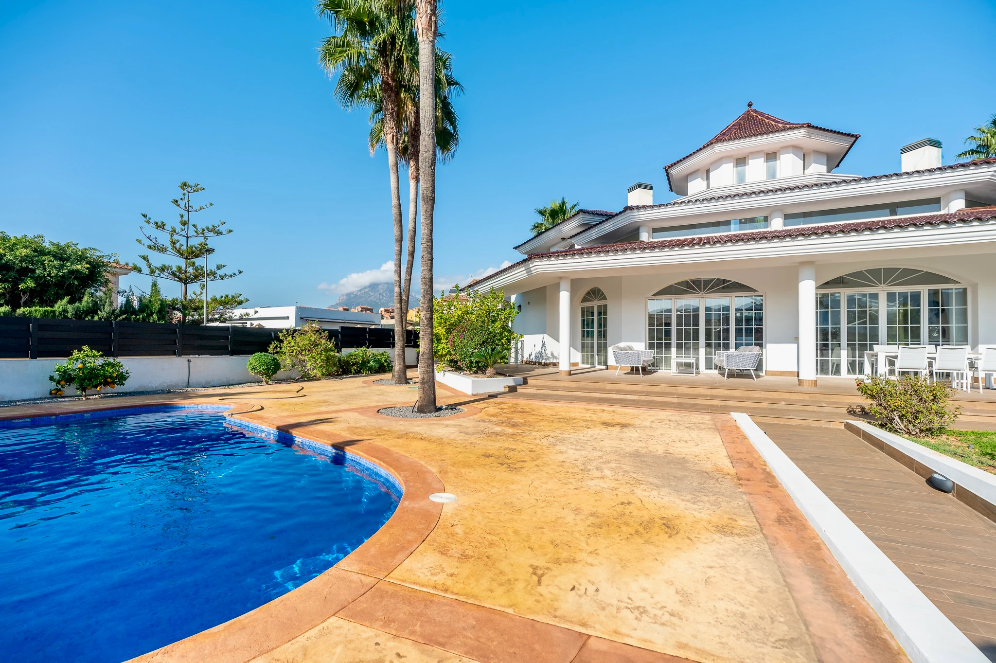 Moderne Villa zum Verkauf in Alfaz del Pi mit Sauna und Kino
