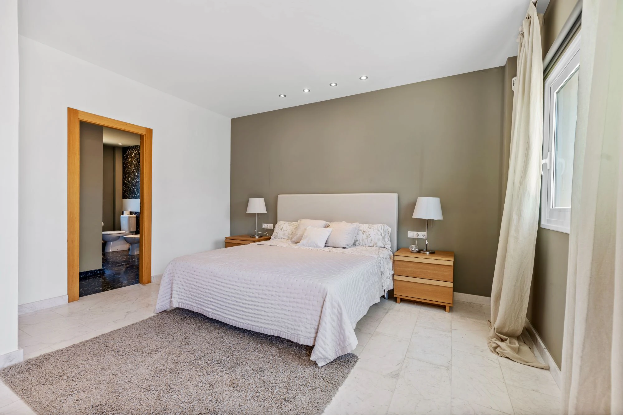 Elegant 4-Bedroom Villa for Sale in Albir – Prime Location with Mountain Views