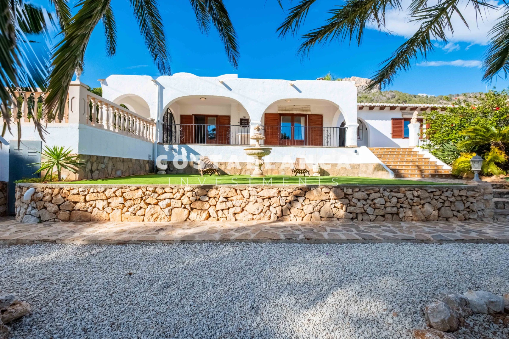 Ruime villa met gastenappartement, uitzicht op zee te koop in Calpe