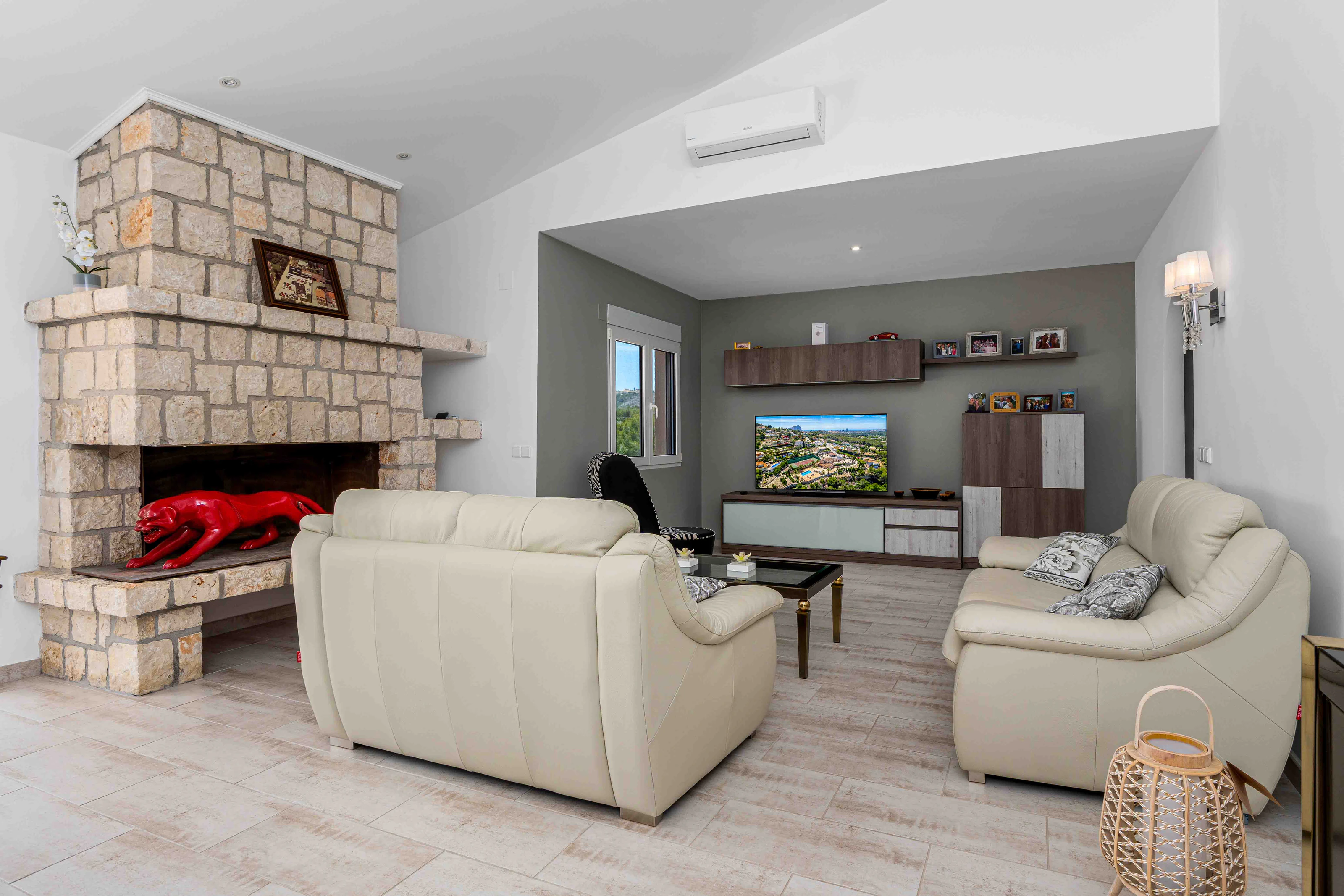 Willa na sprzedaż w Calpe na działce prawie 6 000 m² z kortem tenisowym
