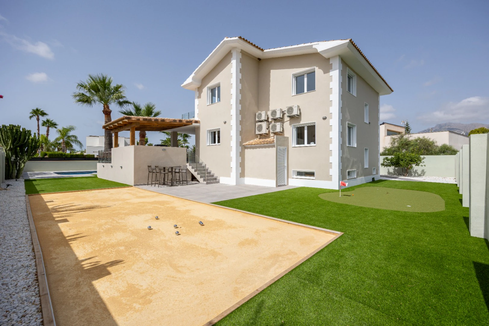 Moderne mediterrane Villa mit Pool, Garten und überdachtem Parkplatz zu verkaufen in Alfaz del Pi