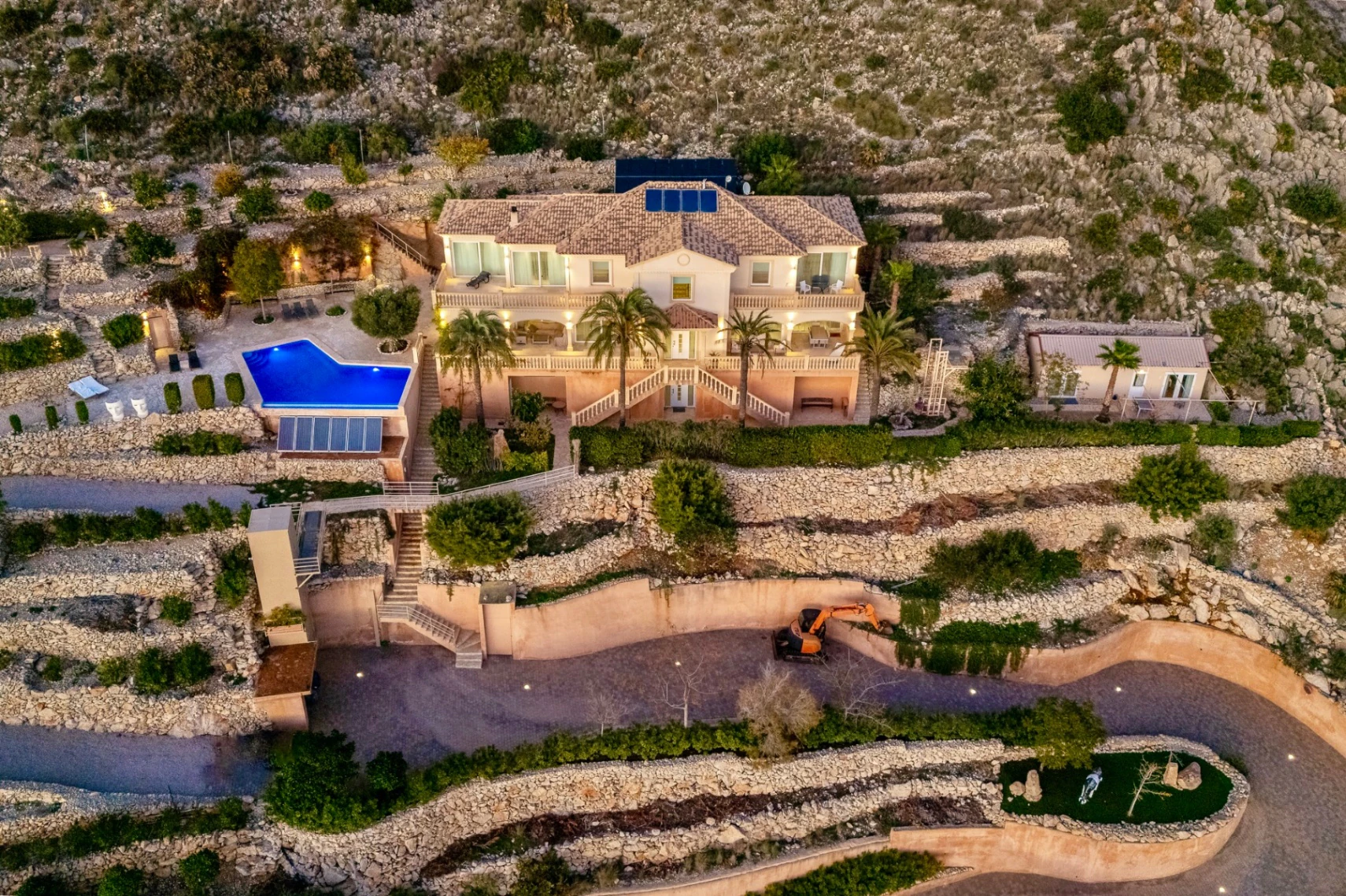 Luxe villa met 7 slaapkamers te koop in Altea met panoramisch uitzicht