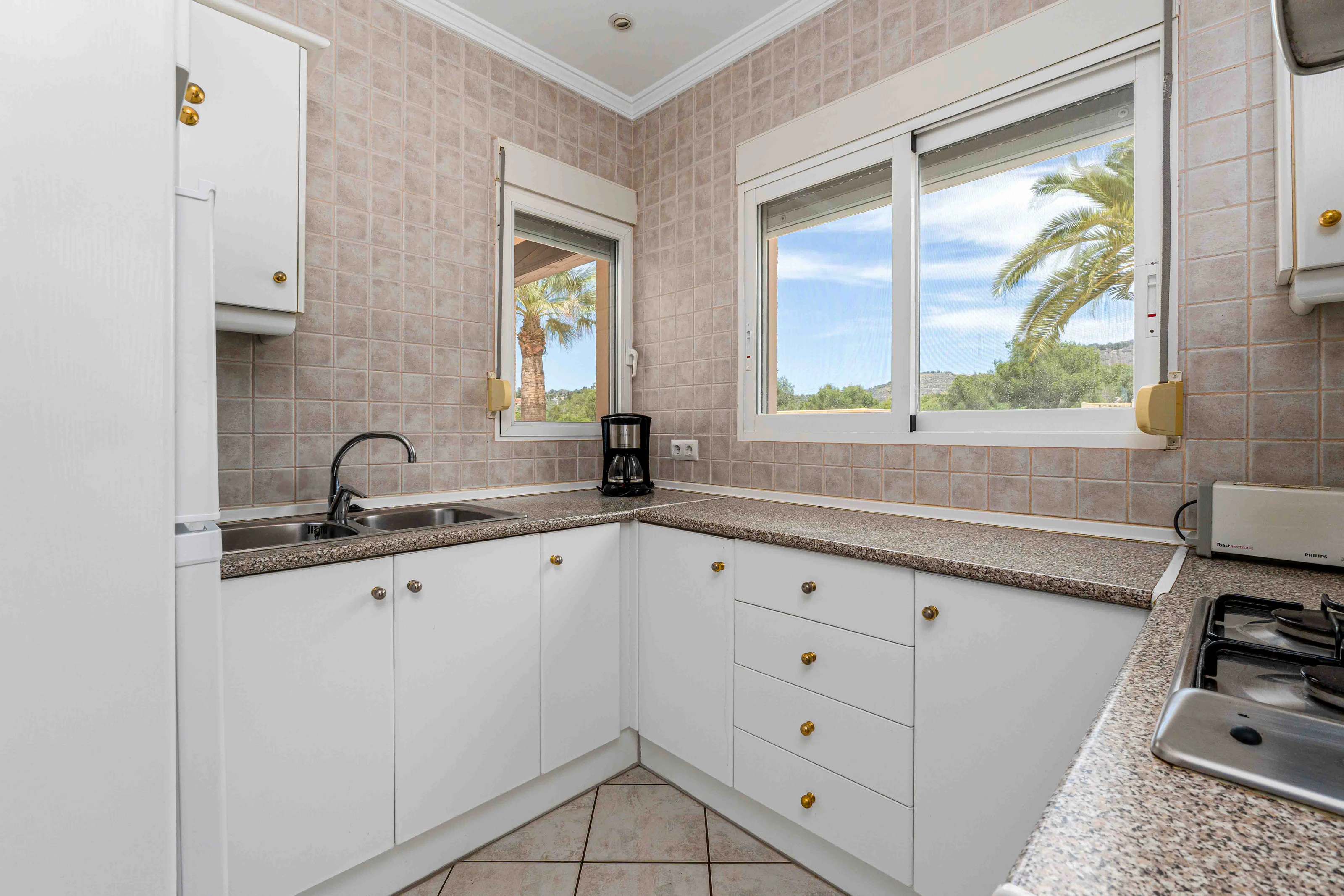 Willa na sprzedaż w Calpe na działce prawie 6 000 m² z kortem tenisowym