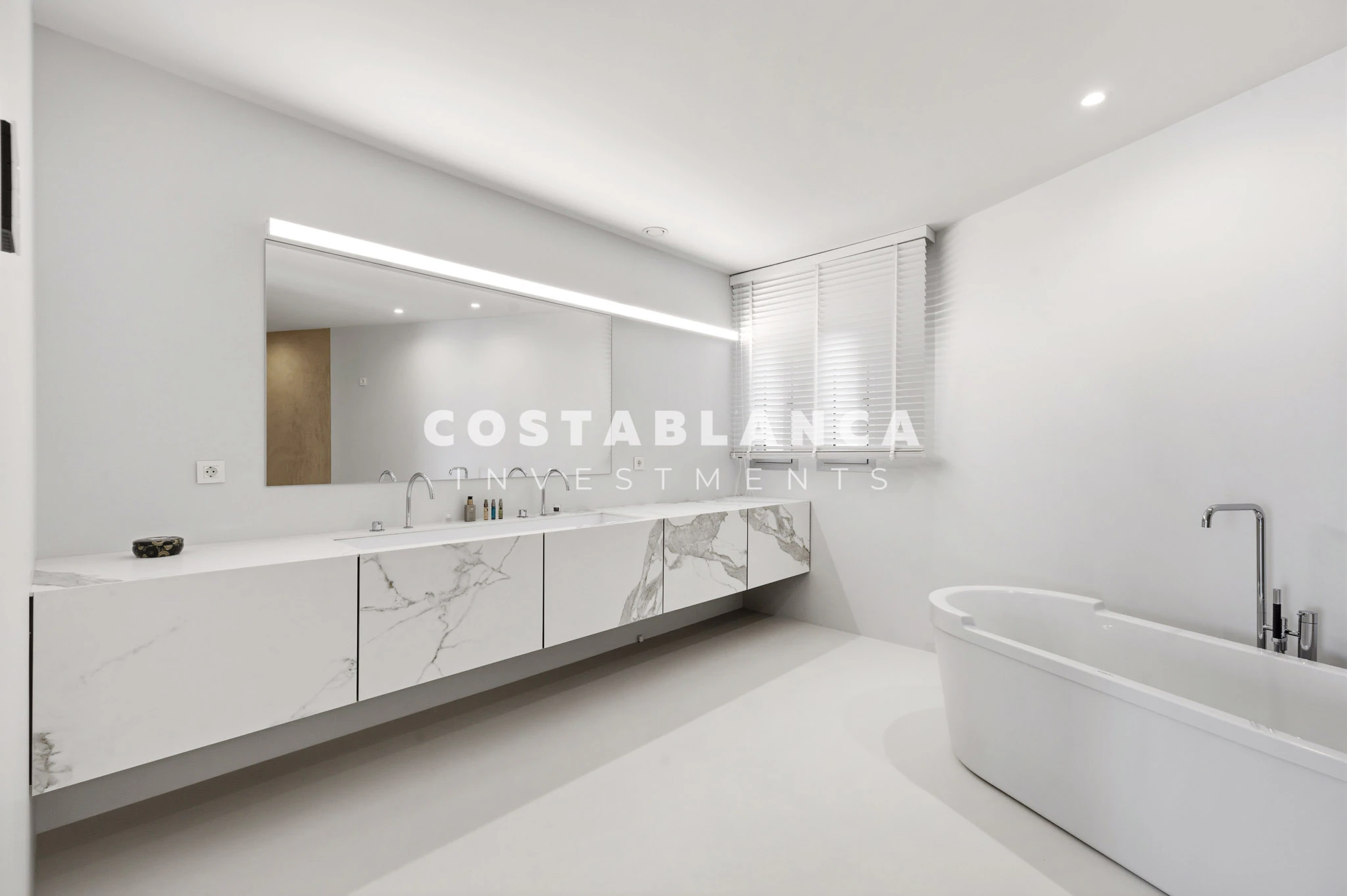 Luxury Penthouse with Panoramic Sea & Mountain Views for sale in Altea La Vella