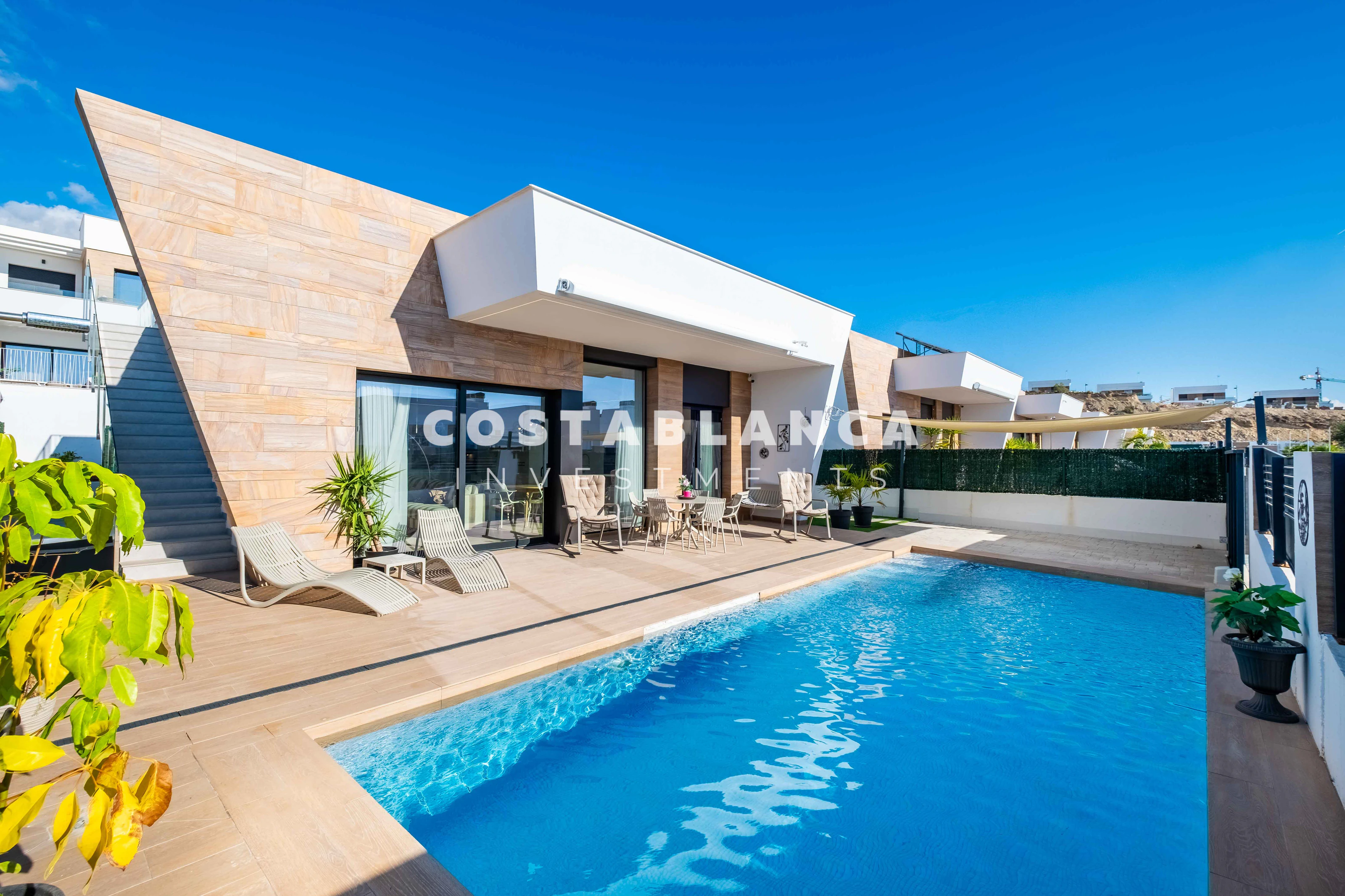 Villa moderne clé en main avec appartement séparé à vendre à Finestrat