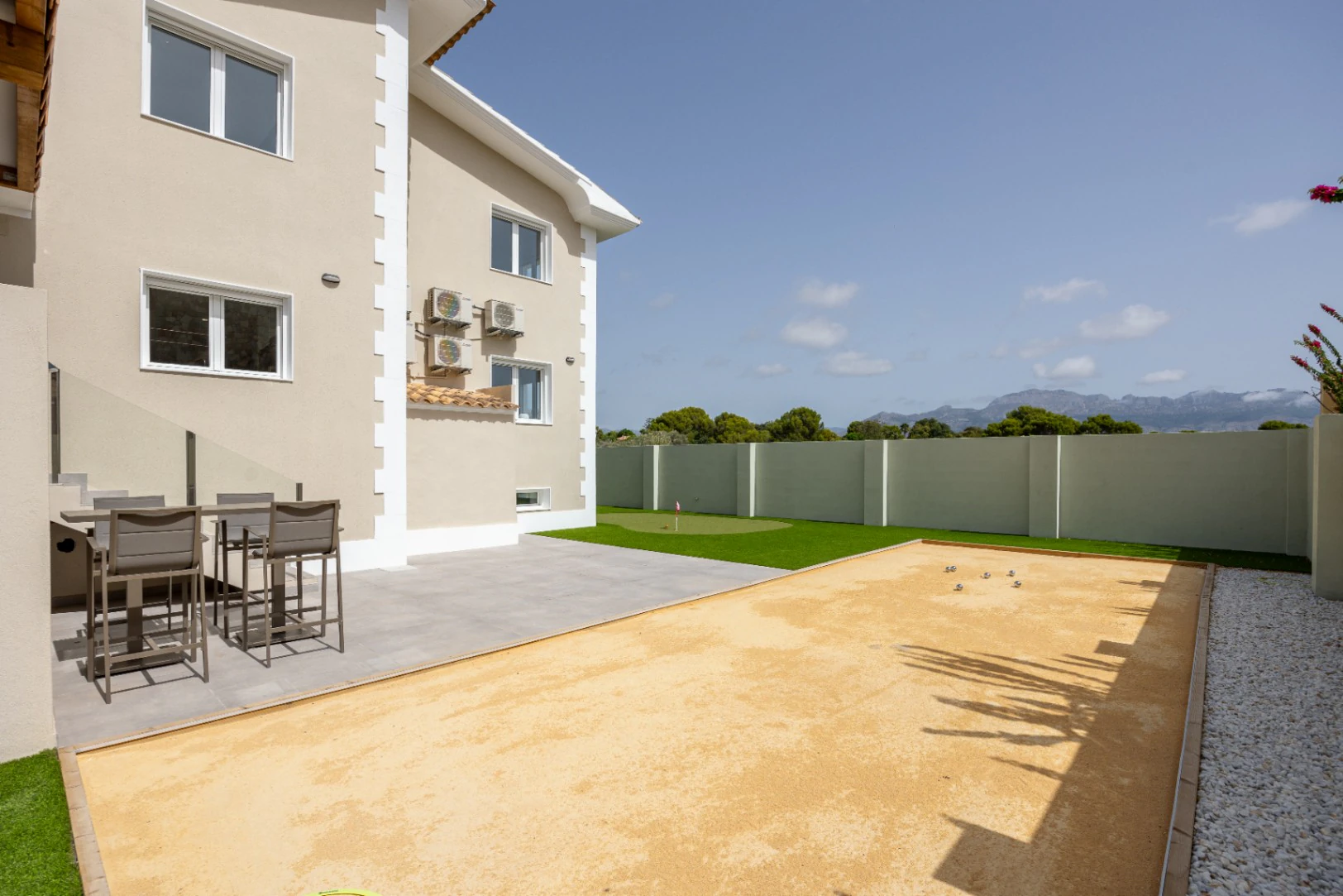 Moderne mediterrane Villa mit Pool, Garten und überdachtem Parkplatz zu verkaufen in Alfaz del Pi