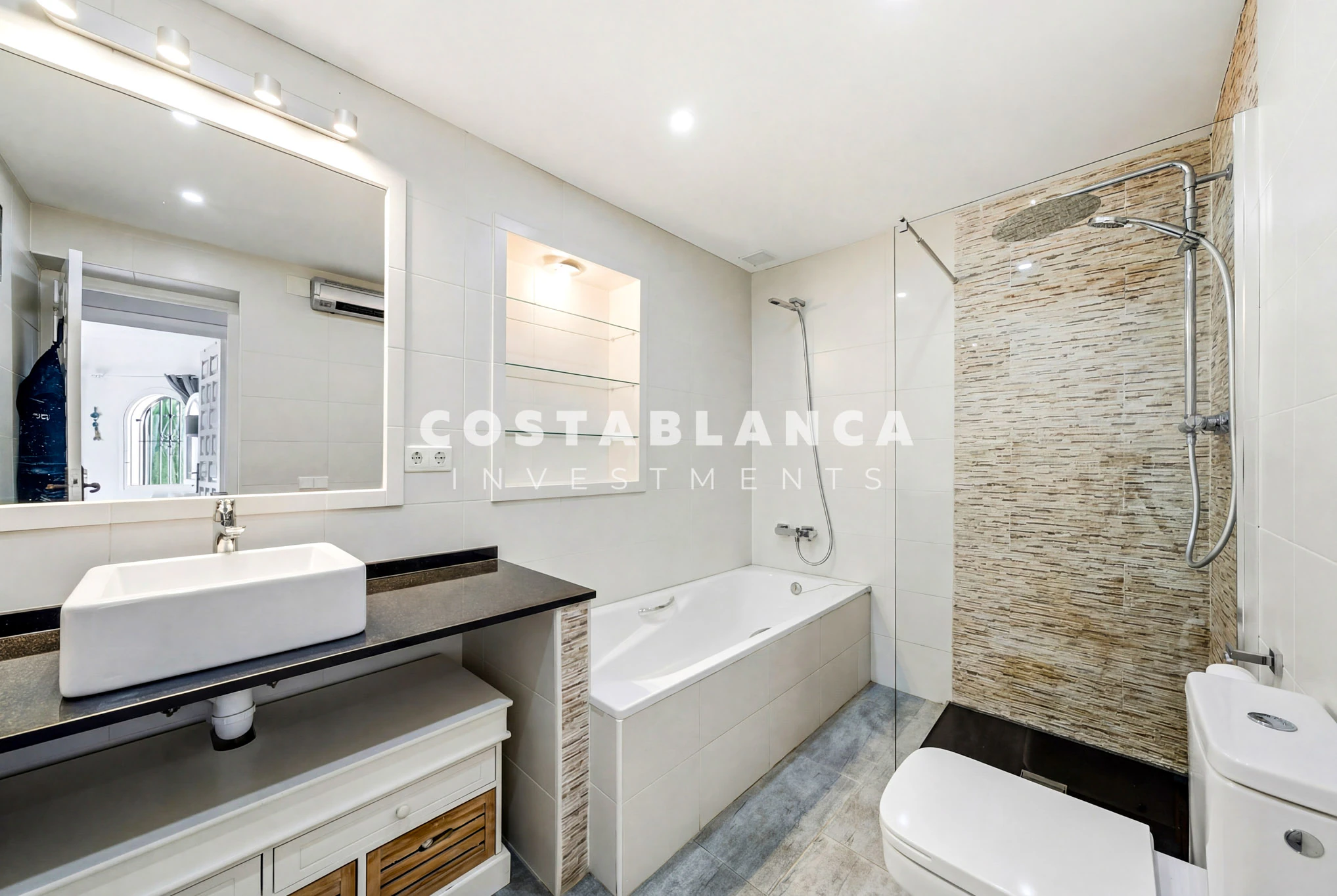 Peaceful Mediterranean Villa with Flat Plot and Open Views for sale in Altea