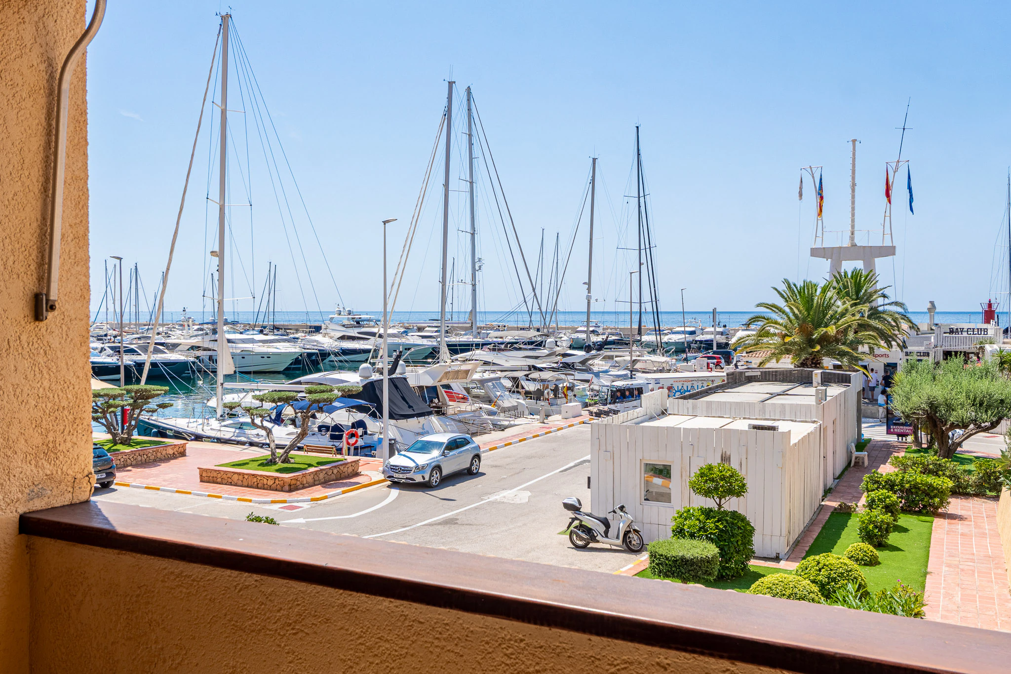 Impresionante apartamento con vistas al mar en el corazón de la Marina de Campomanes