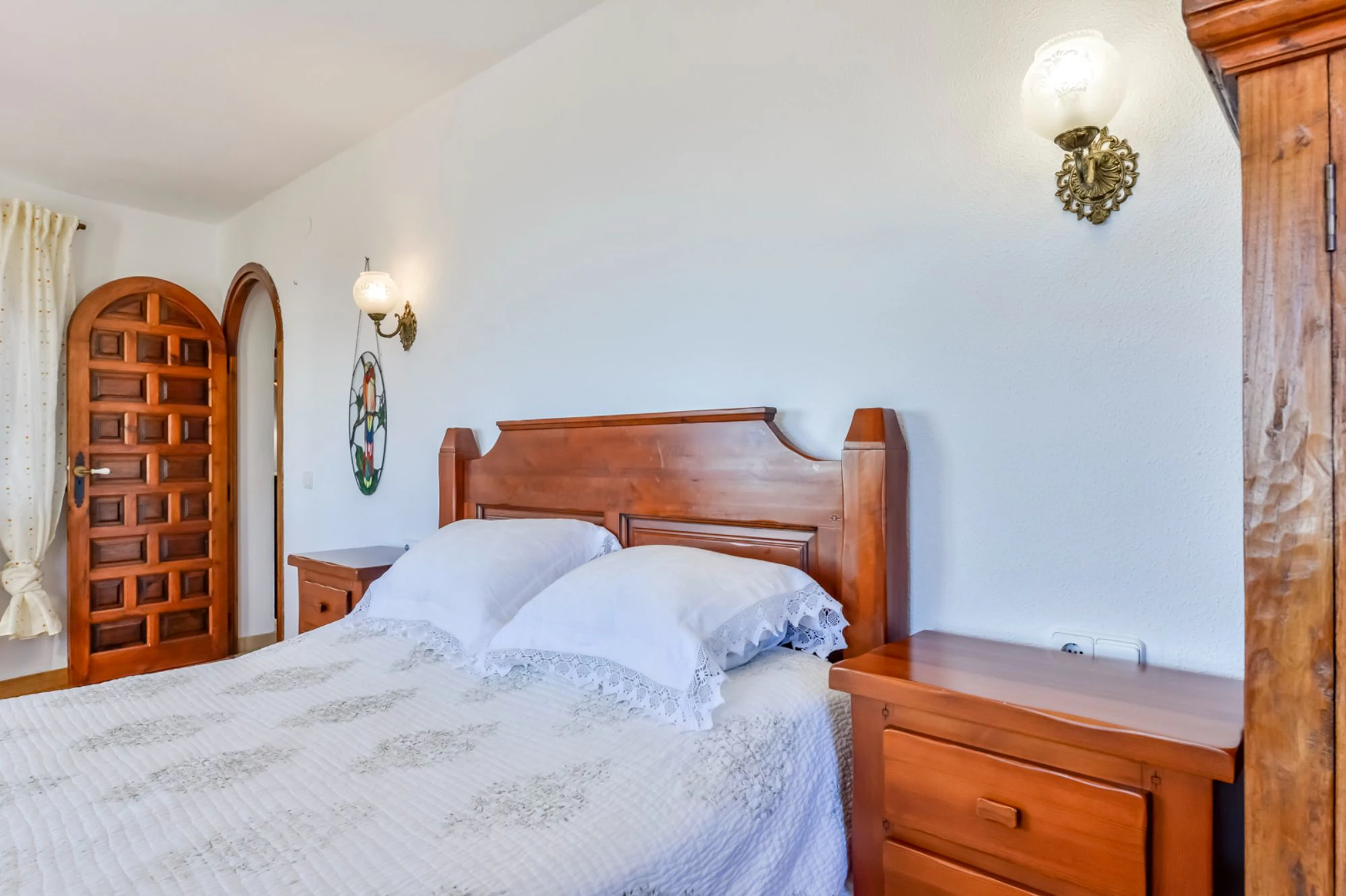 ELEGANCKA WILLA W STYLU HISZPAŃSKIM NA SPRZEDAŻ W ALTEA Z PANORAMICZNYM WIDOKIEM NA MORZE I APARTAMENTEM DLA GOŚCI W MASCARAT