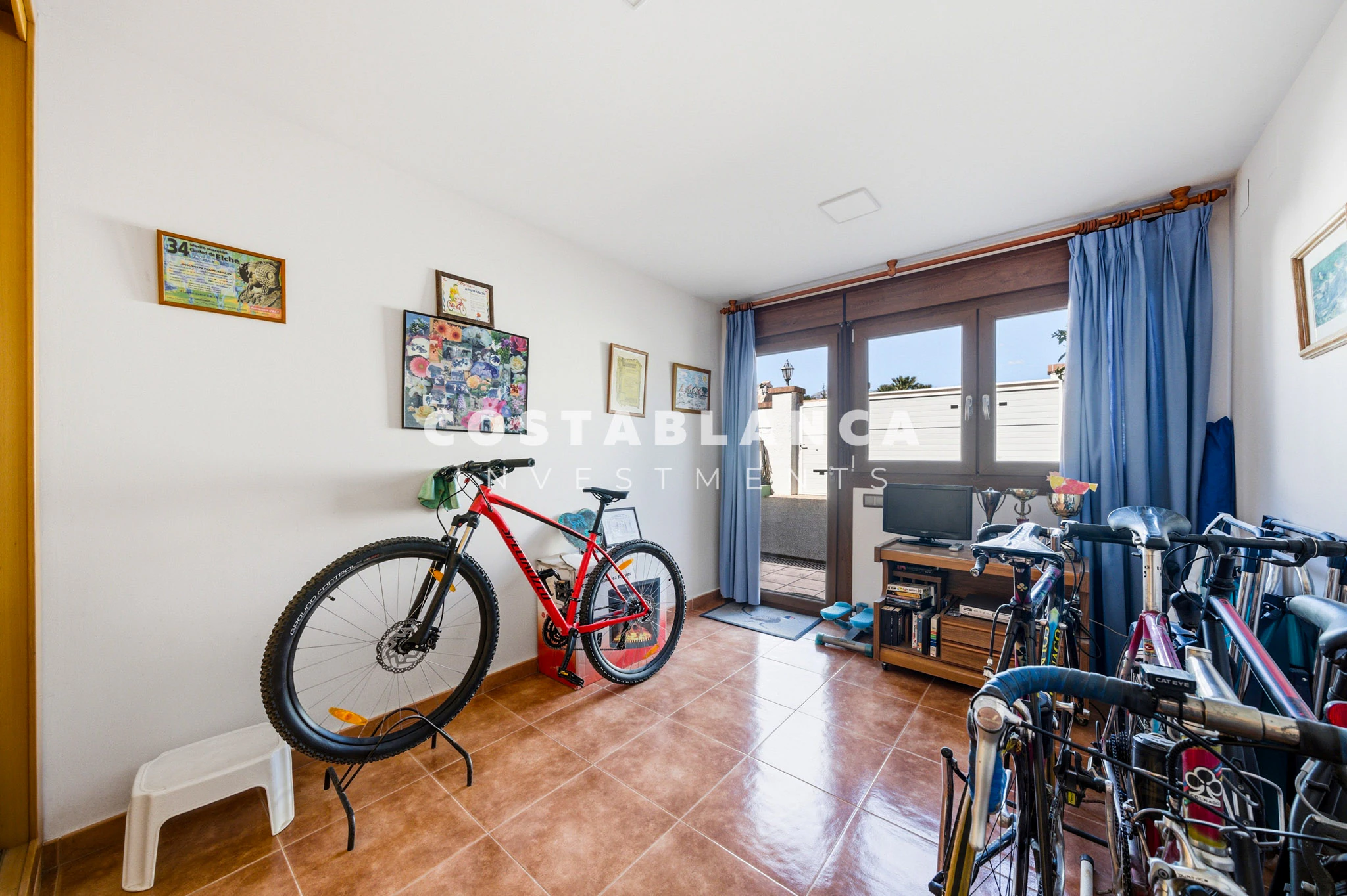 Luxuriöse mediterrane Villa zum Verkauf in Benidorm mit Garten, Terrassen und Privatsphäre